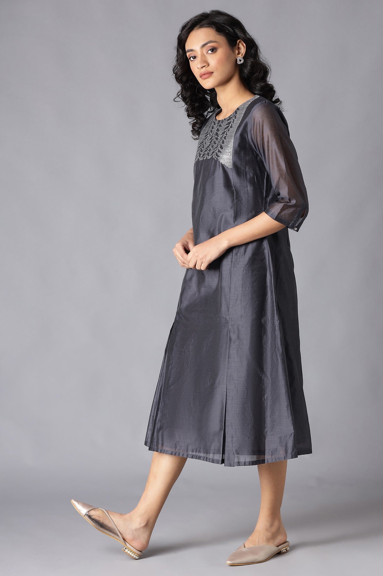 W for Woman Dark Grey Embroidered kurta