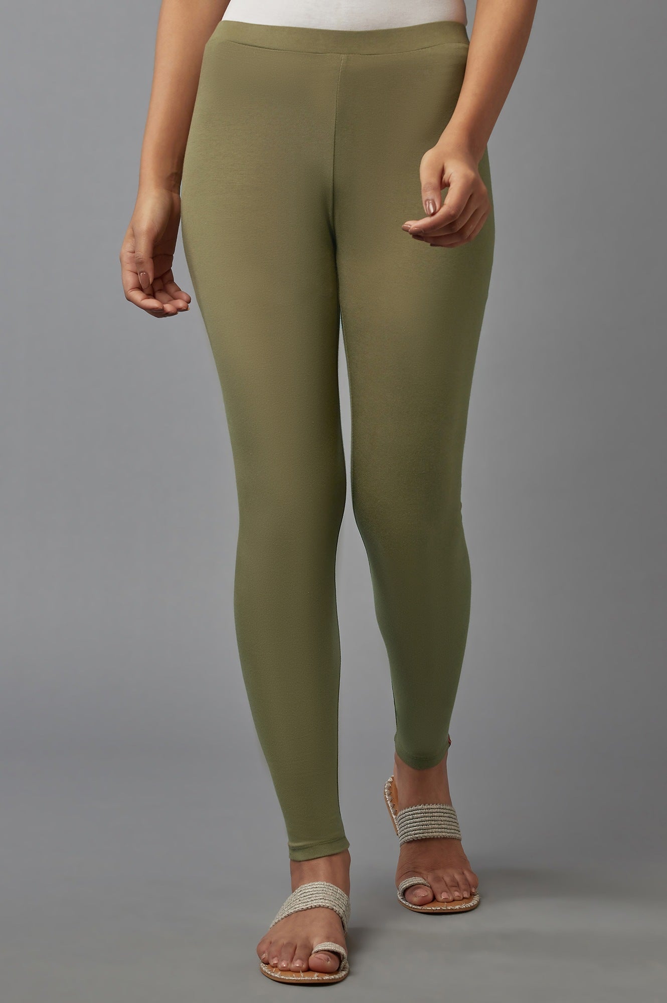 W for Woman Olive Green Solid Cotton Tights