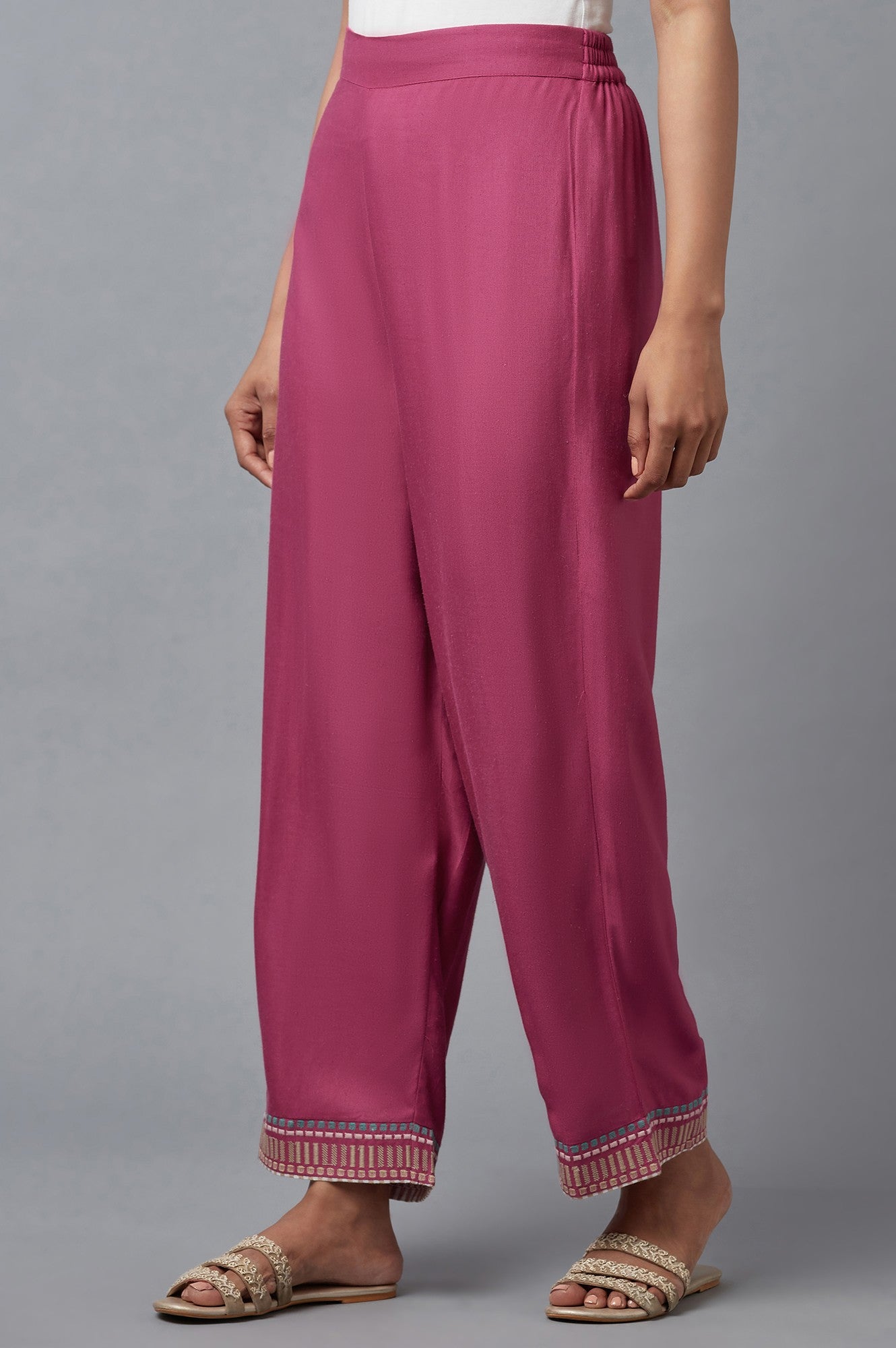 W for Woman Pink Geometric Printed Straight Kurta with Slim Pant Set