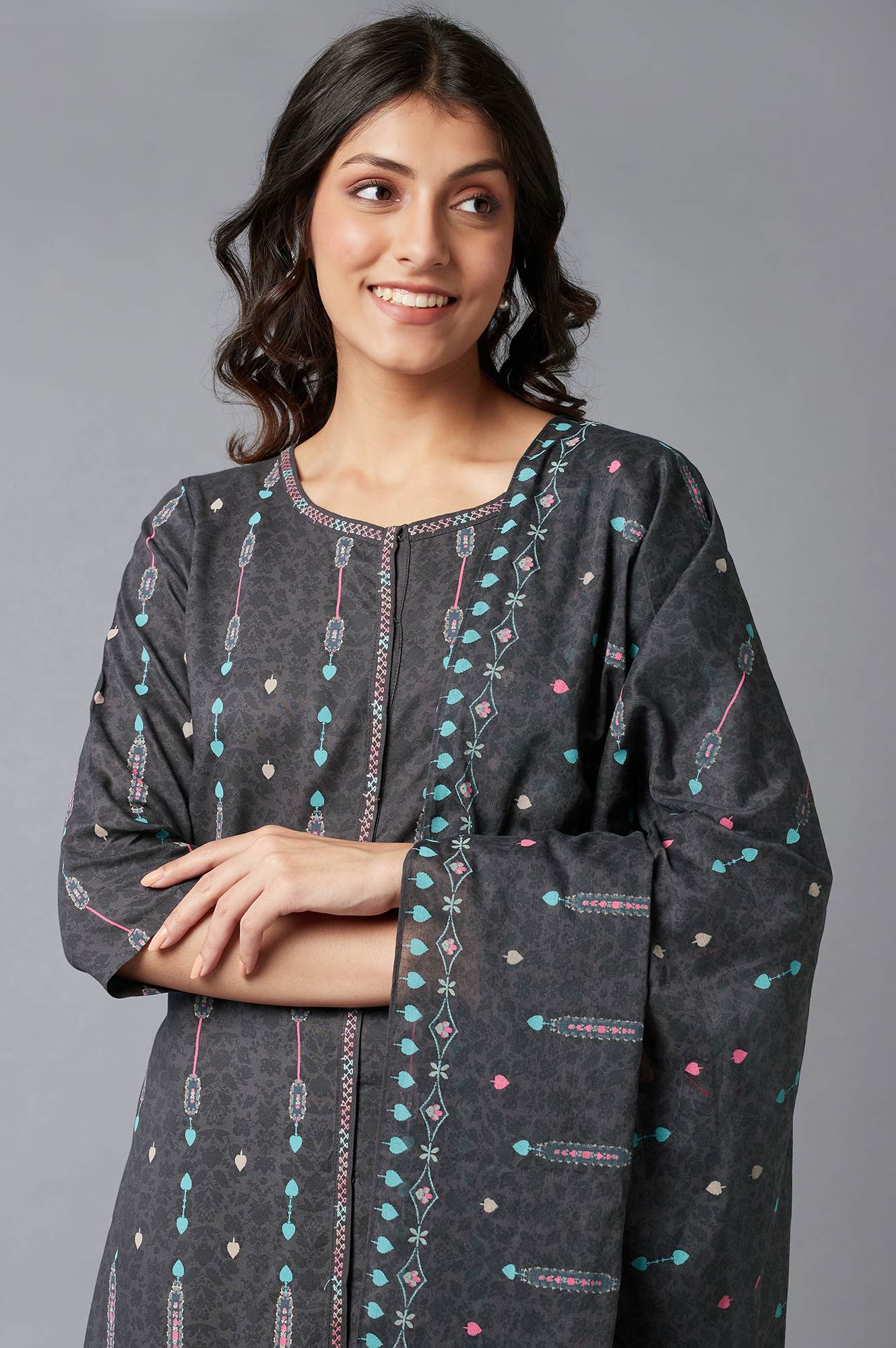 W for Woman Grey Printed kurta With Slim Pants And Dupatta