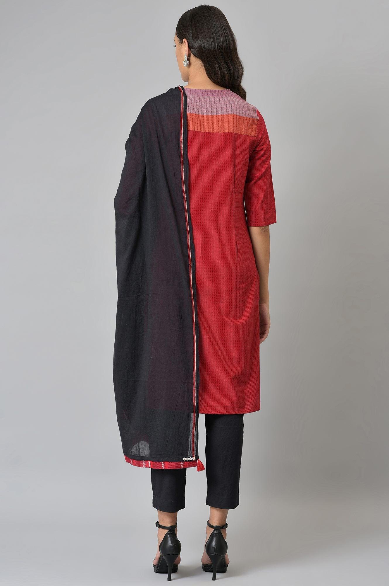 W for Woman Red Dobby kurta In Round Neck With Black Slim Pants And Dupatta