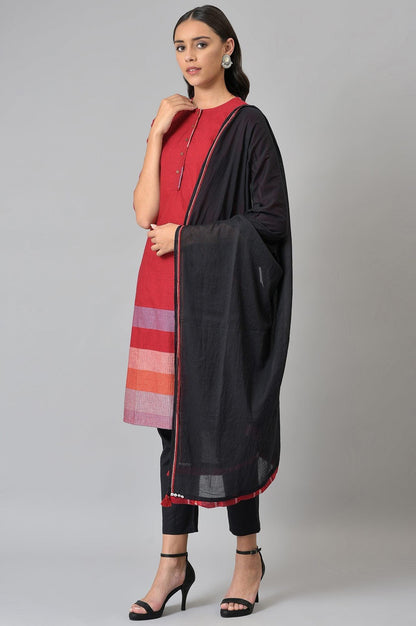 W for Woman Red Dobby kurta In Round Neck With Black Slim Pants And Dupatta