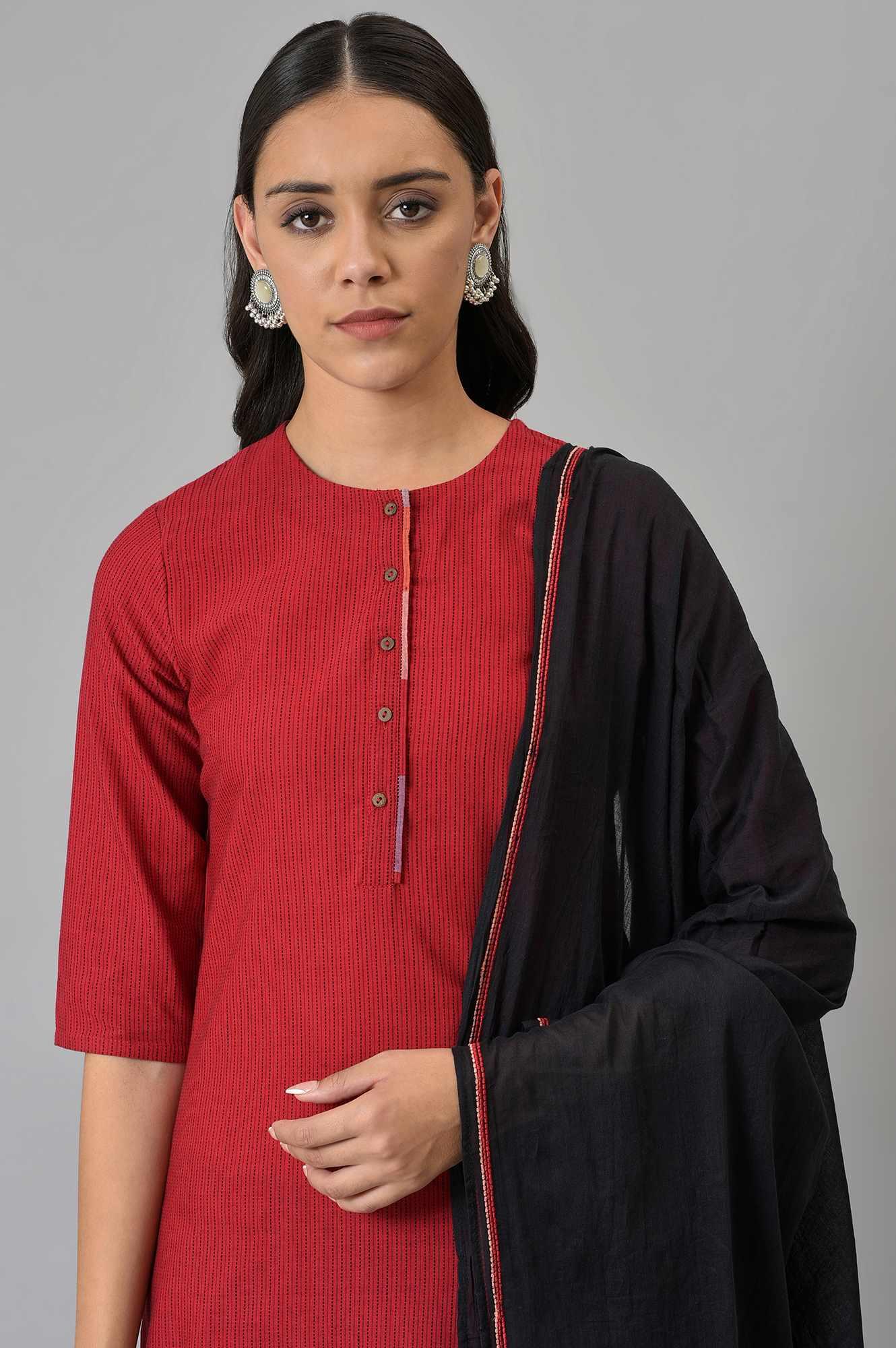 W for Woman Red Dobby kurta In Round Neck With Black Slim Pants And Dupatta