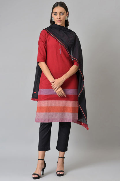 W for Woman Red Dobby kurta In Round Neck With Black Slim Pants And Dupatta