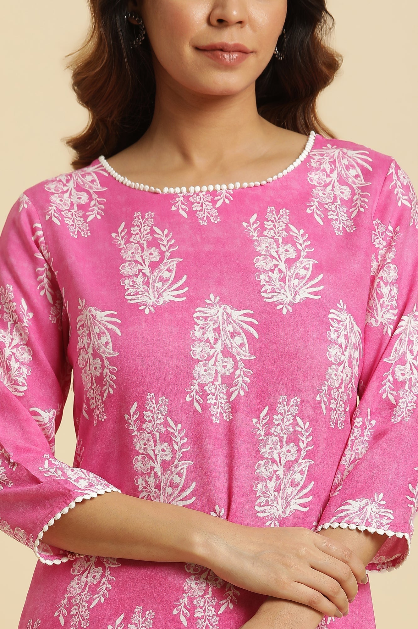 W for Woman Pink Floral Printed Rayon Straight Kurta and Slim Pant Set