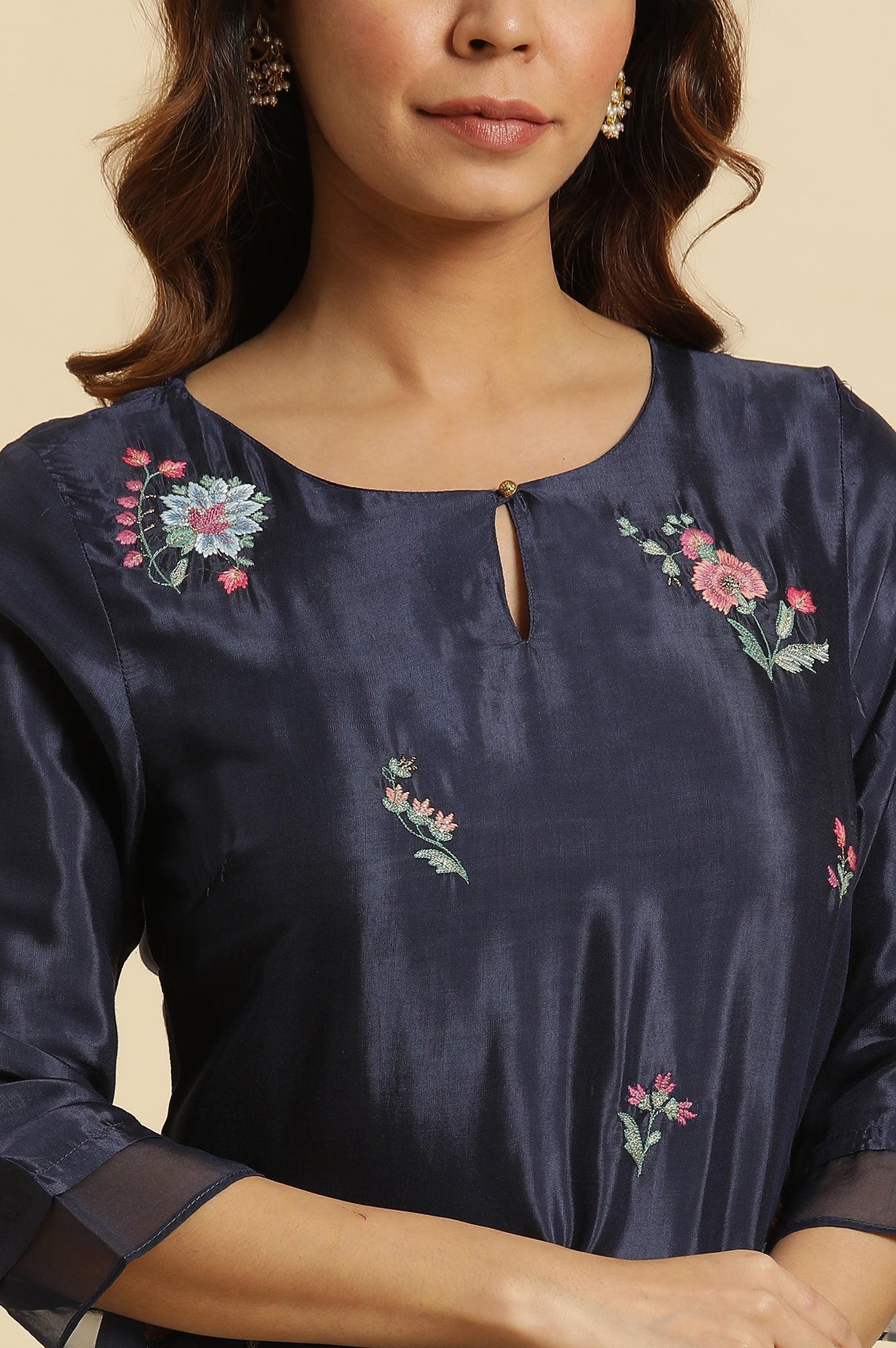 W for Woman Navy Blue Thread Work Straight Kurta and Parallel Pant Set