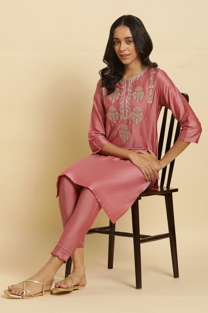 W for Woman Pink Embroidered Thread Work Straight Kurta