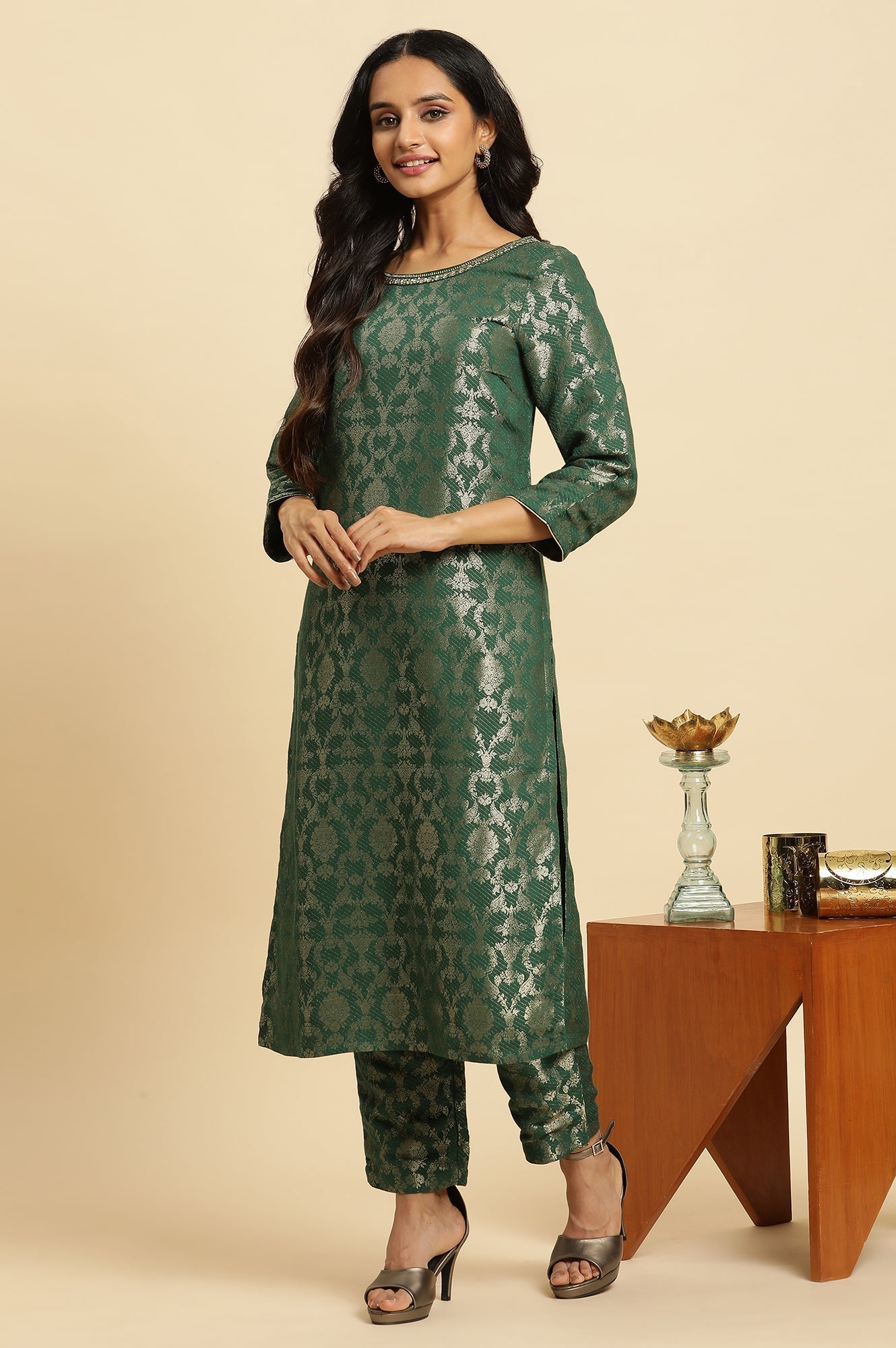 W for Woman Green Floral Jacquard Metallic Embroidery Straight Rayon Kurta