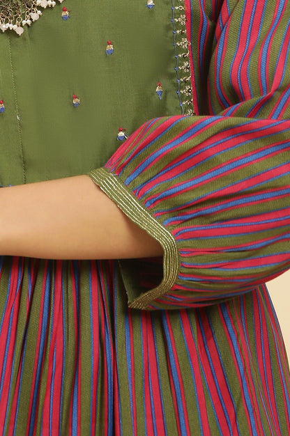 W for Woman Multicoloured Stripe Printed And Green Embellished Yoke Kurta And Pants Set