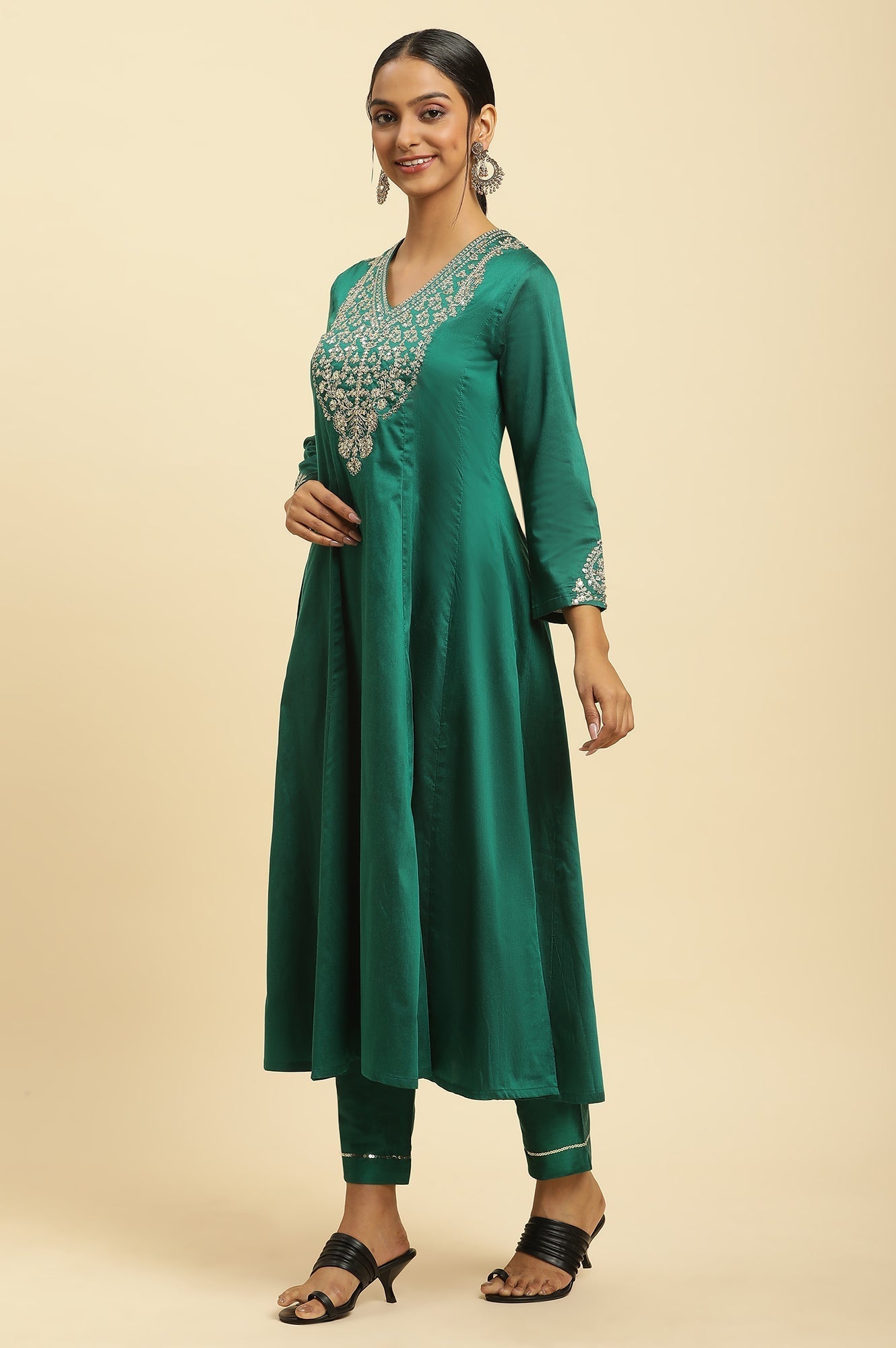 W for Woman Green Panelled Embroidered Kurta, Slim Pants And Dupatta Set