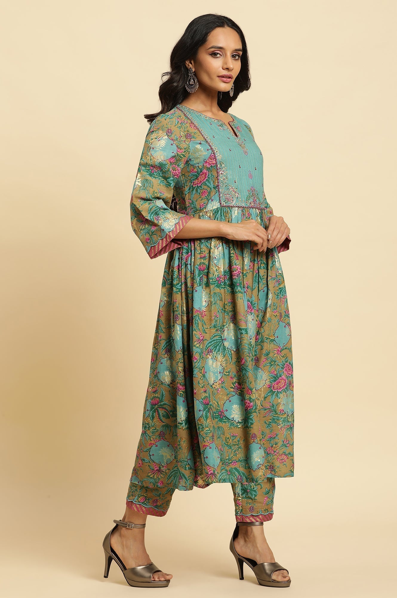 W for Woman Brown Floral Printed Kurta, Pant And Dupatta Set