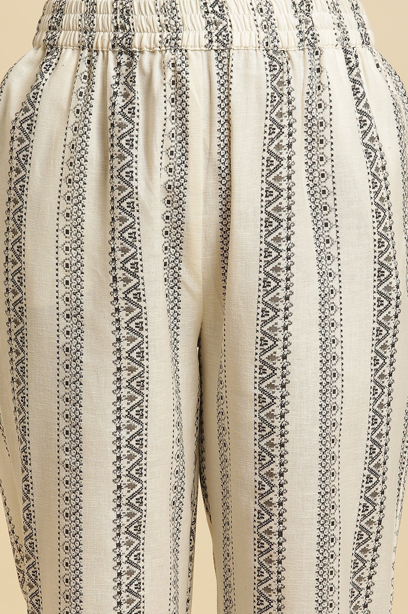W for Woman Ecru Printed Kurta & Pants Co-Ord Set With Kantha Detail