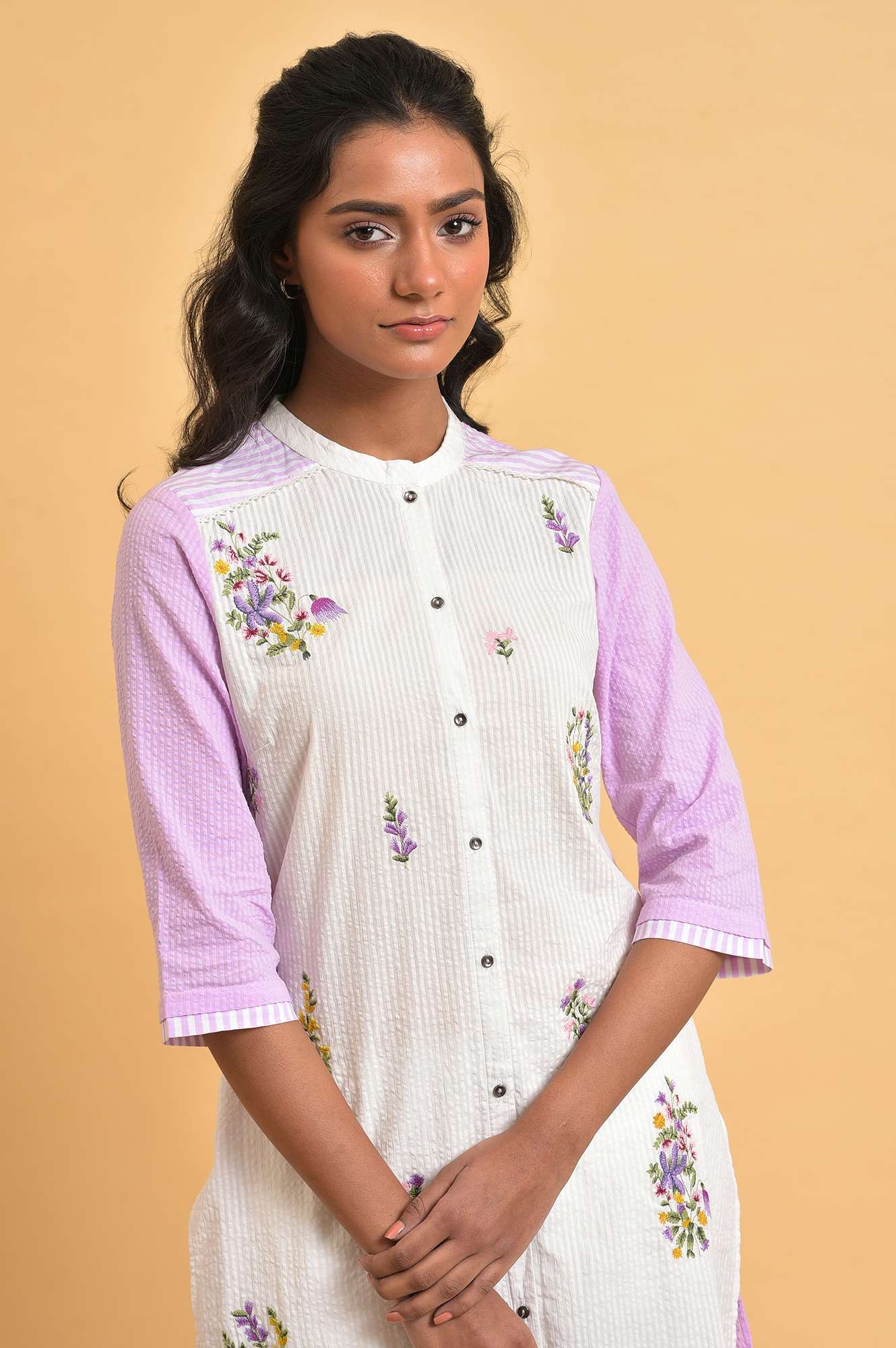 W for Woman Ecru Solid Thread Embroidered Pure Cotton Straight Kurta and Jegging Set