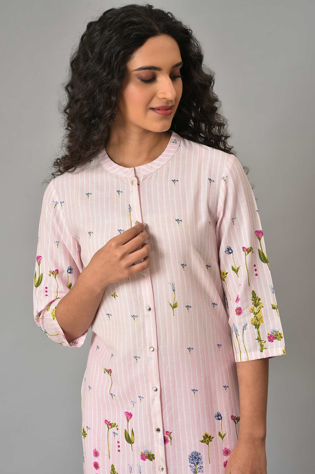 W for Woman Light Pink Floral Printed Kurta in Mandarin Collar