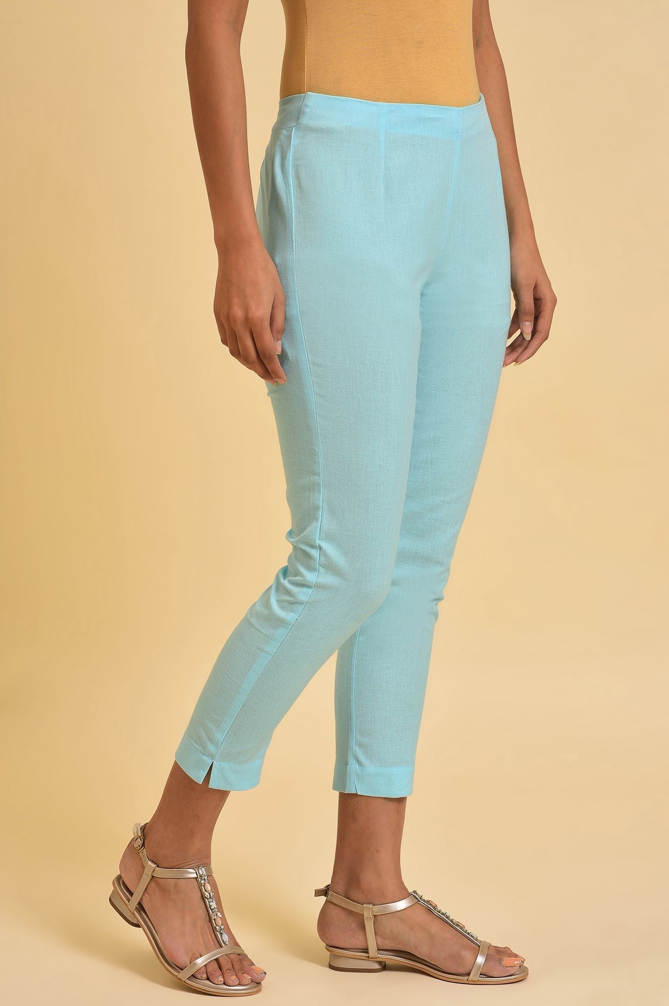 W for Woman Blue Solid Thread Work Rayon Flax Straight Kurta and Slim Pant Set