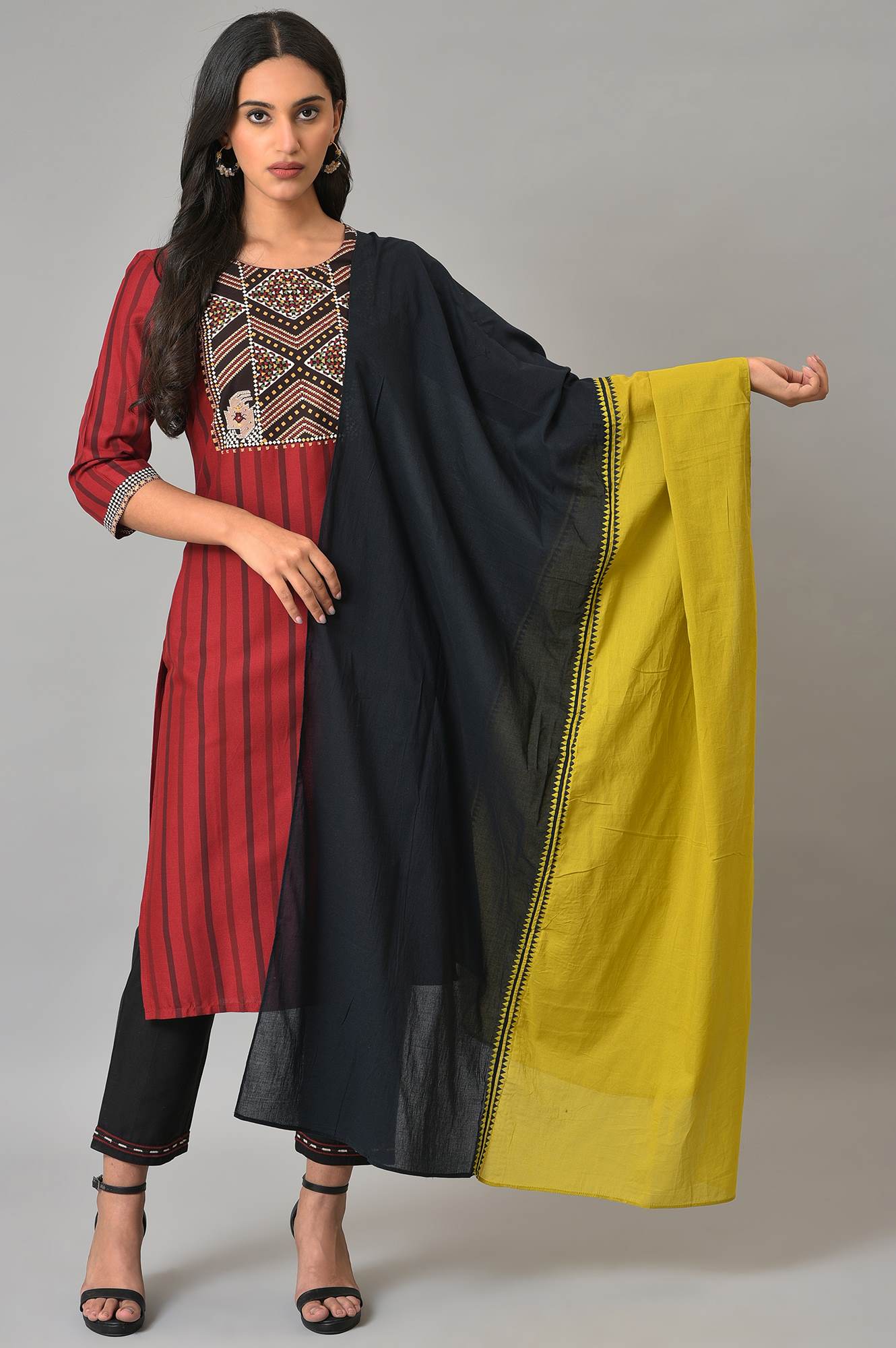 W for Woman Green And Black Colour Block Dupatta