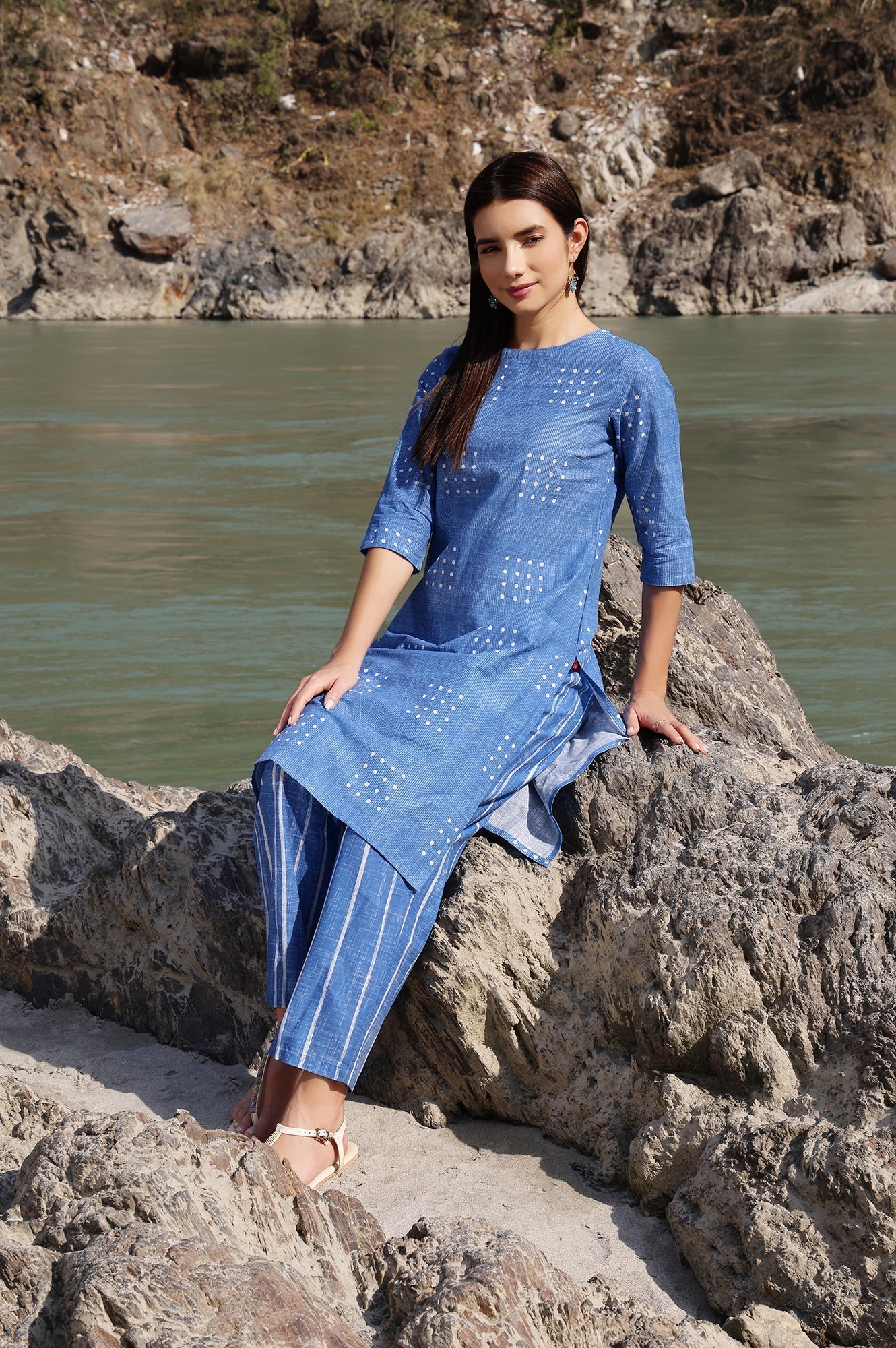 W for Woman Blue Polka Dot Printed Pure Cotton Straight Kurta and Pants Co-ord Set