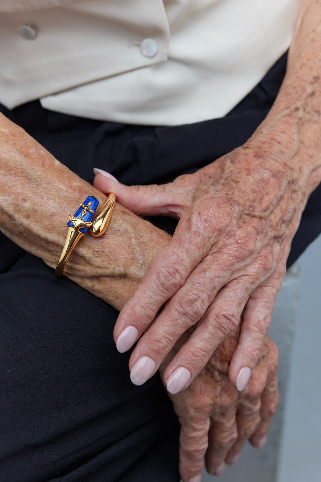 The Lazuli Sculpt Handcuff