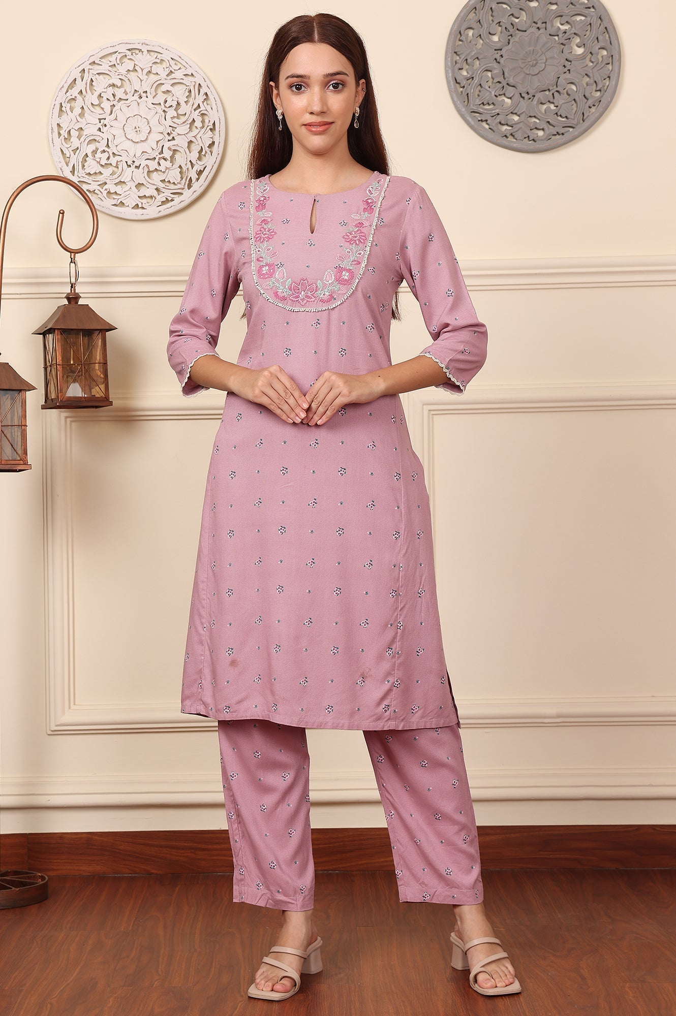 W for Woman Pink Floral Printed Thread Embroidered Rayon Kurta And Pants Co-Ord Set