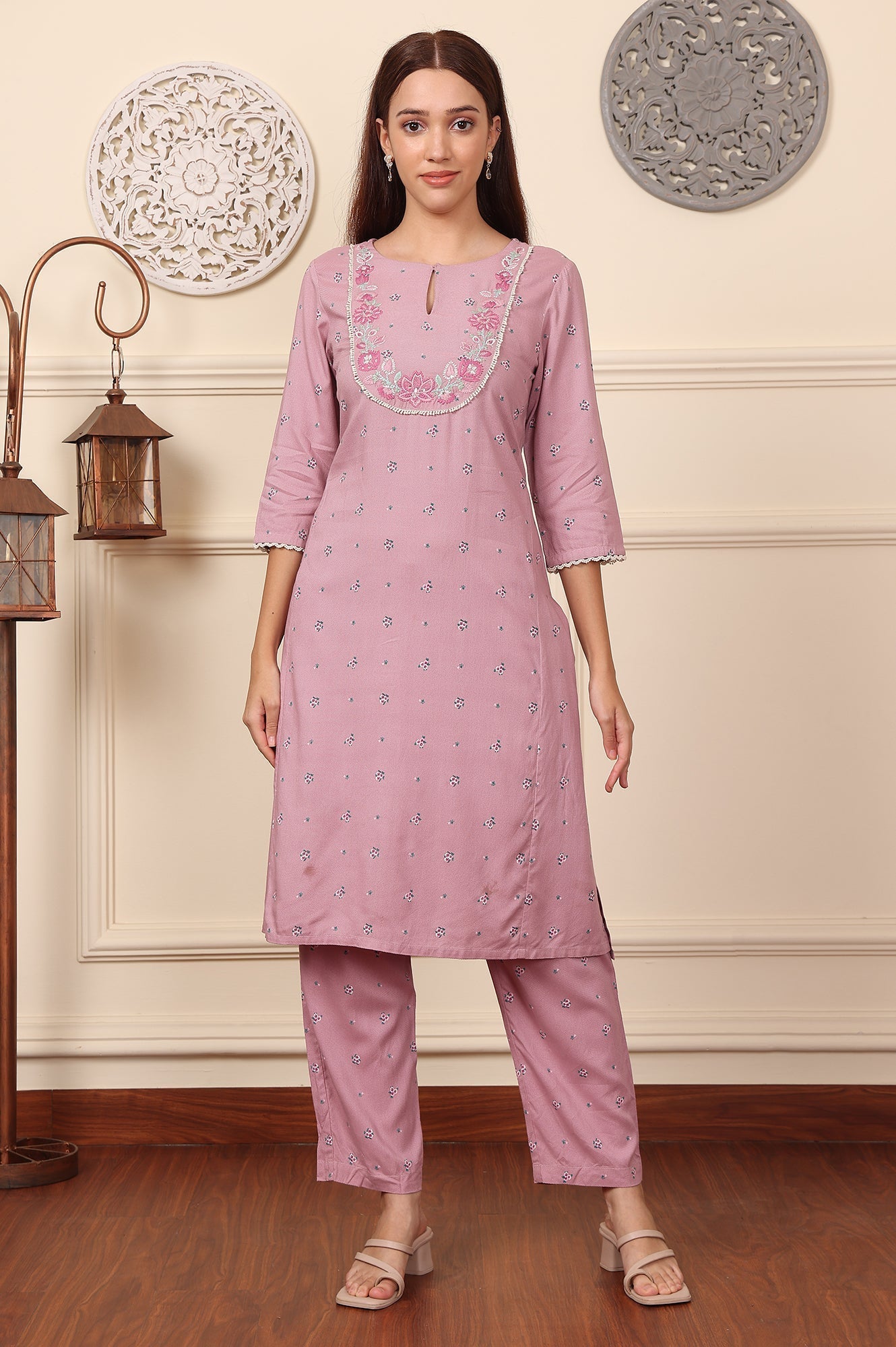 W for Woman Pink Floral Printed Thread Embroidered Rayon Kurta And Pants Co-Ord Set