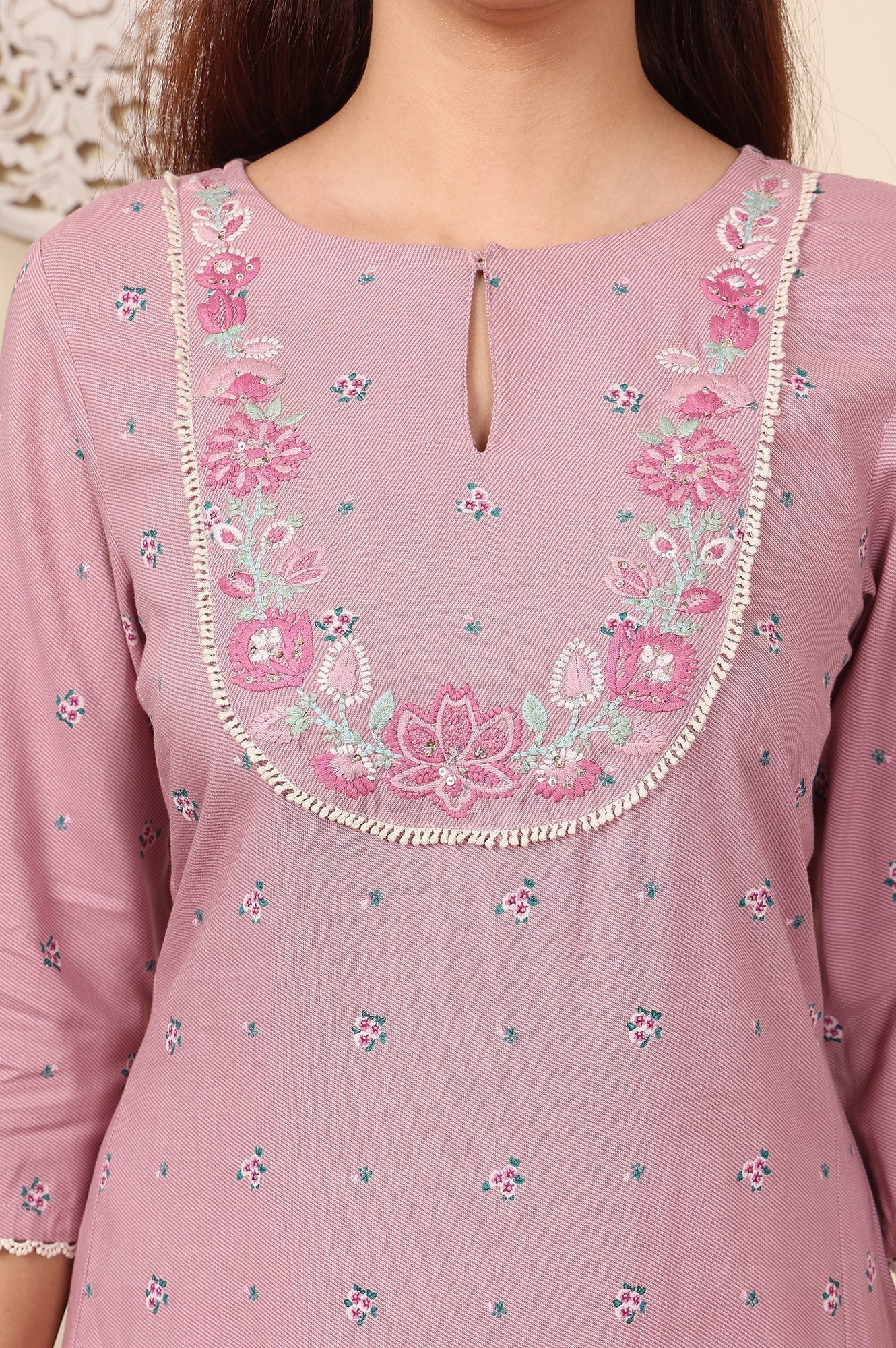 W for Woman Pink Floral Printed Thread Embroidered Rayon Kurta And Pants Co-Ord Set