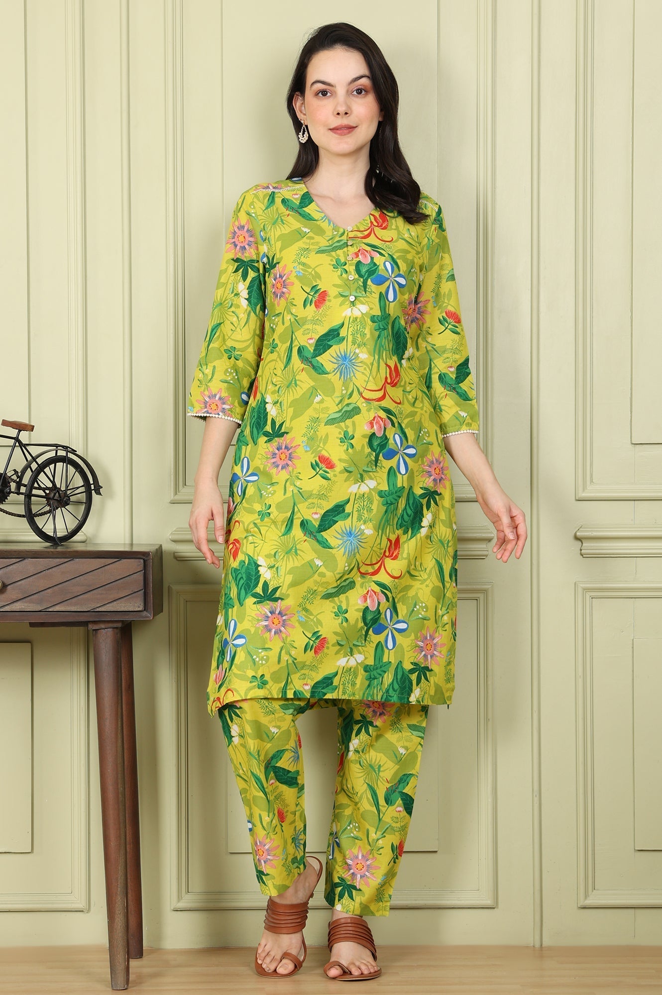 W for Woman Green Floral Printed Pure Cotton Straight Kurta And Pants Co-Ord Set