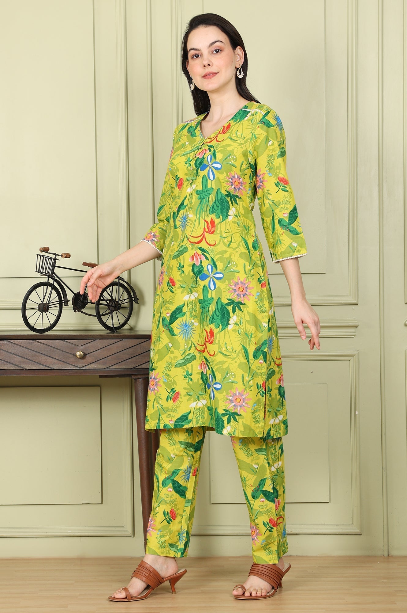 W for Woman Green Floral Printed Pure Cotton Straight Kurta And Pants Co-Ord Set