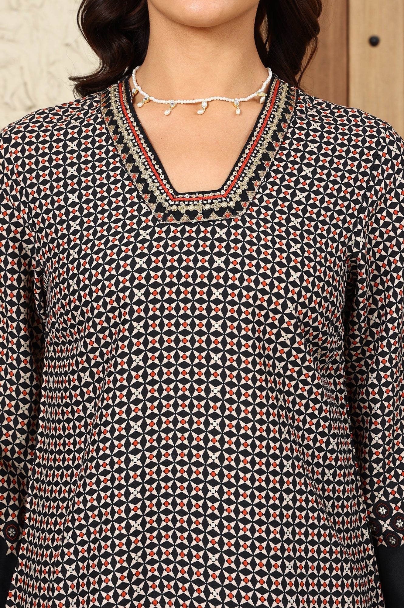 W for Woman Black Geometric Printed Rayon A-Line Kurta With Metallic Embroidery On Neck