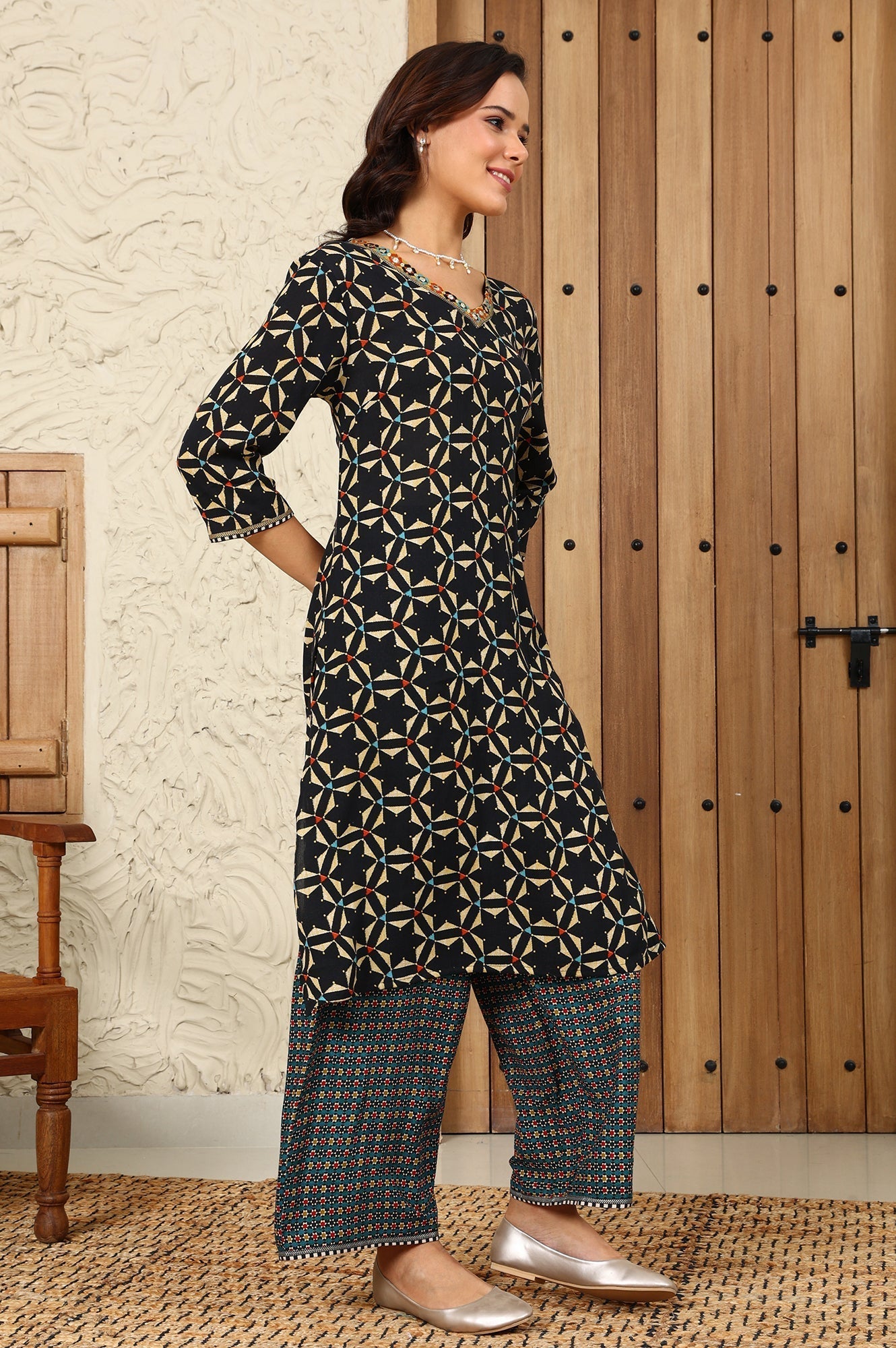 W for Woman Black Geometric Printed V-Neck Rayon Crepe Kurta With Sequin Detailing