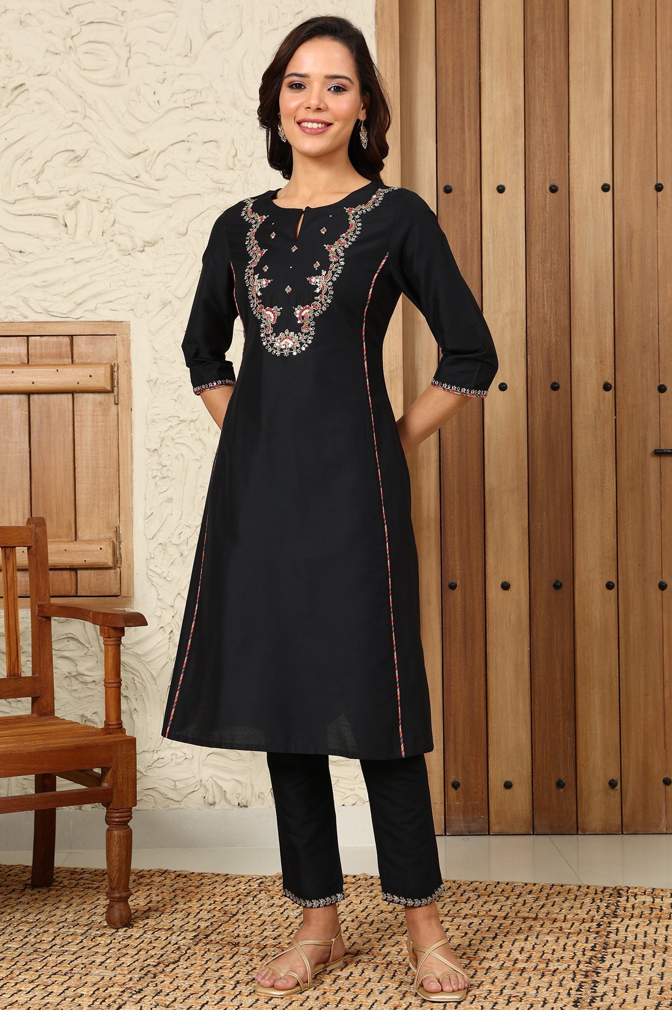 W for Woman Black Solid Dori Embroidered Festive Straight Kurta
