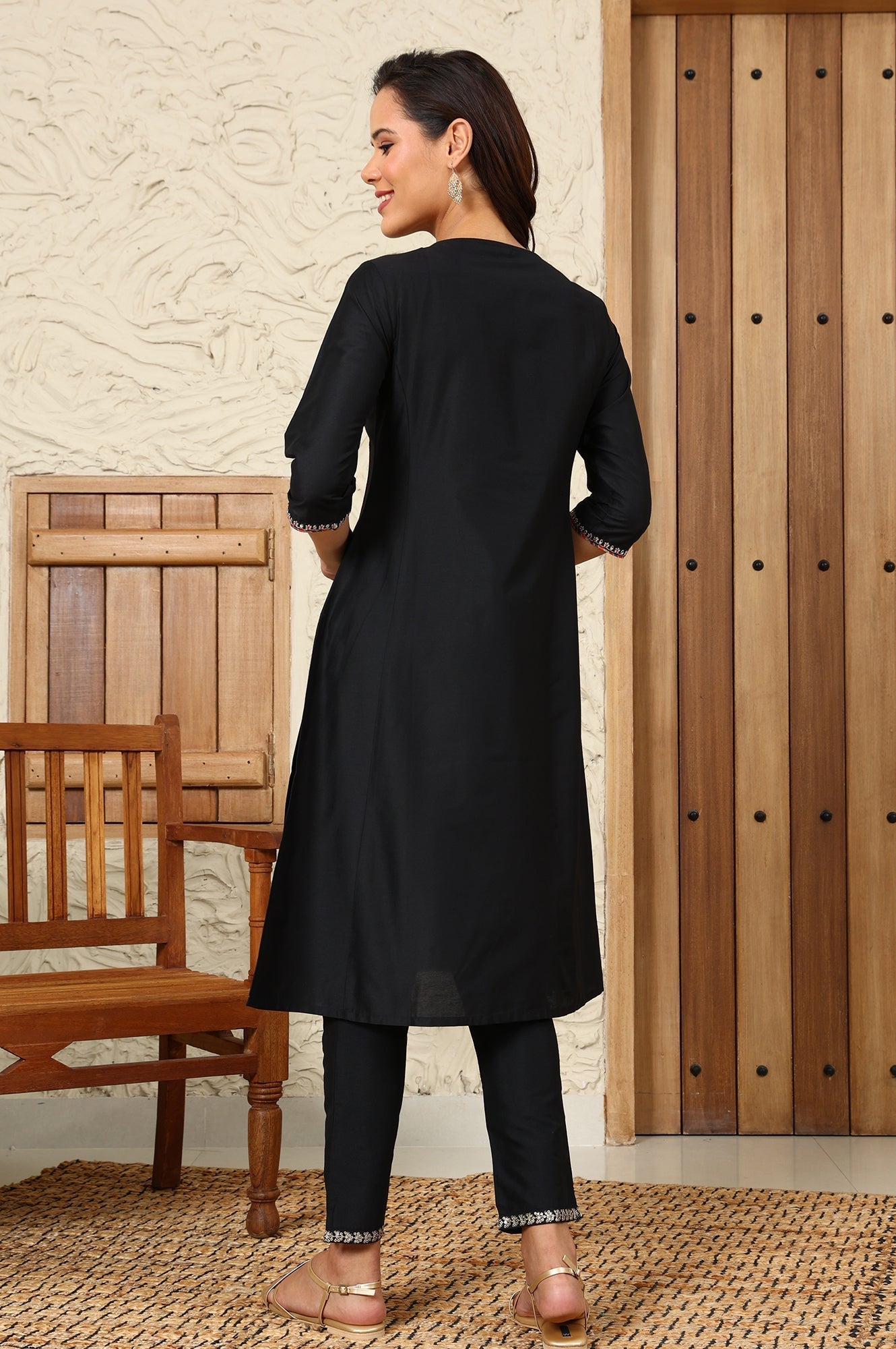 W for Woman Black Solid Dori Embroidered Festive Straight Kurta