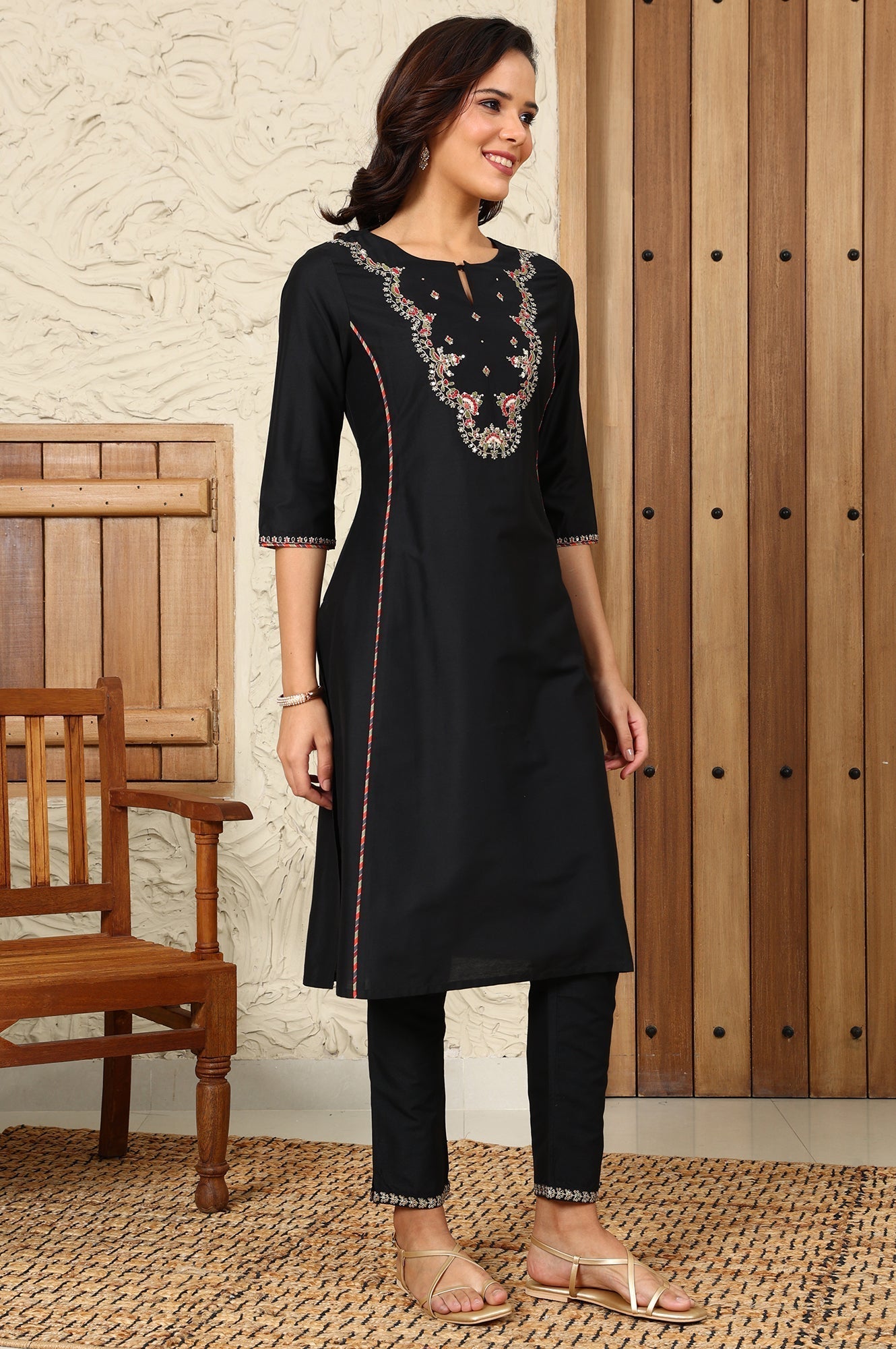 W for Woman Black Solid Dori Embroidered Festive Straight Kurta