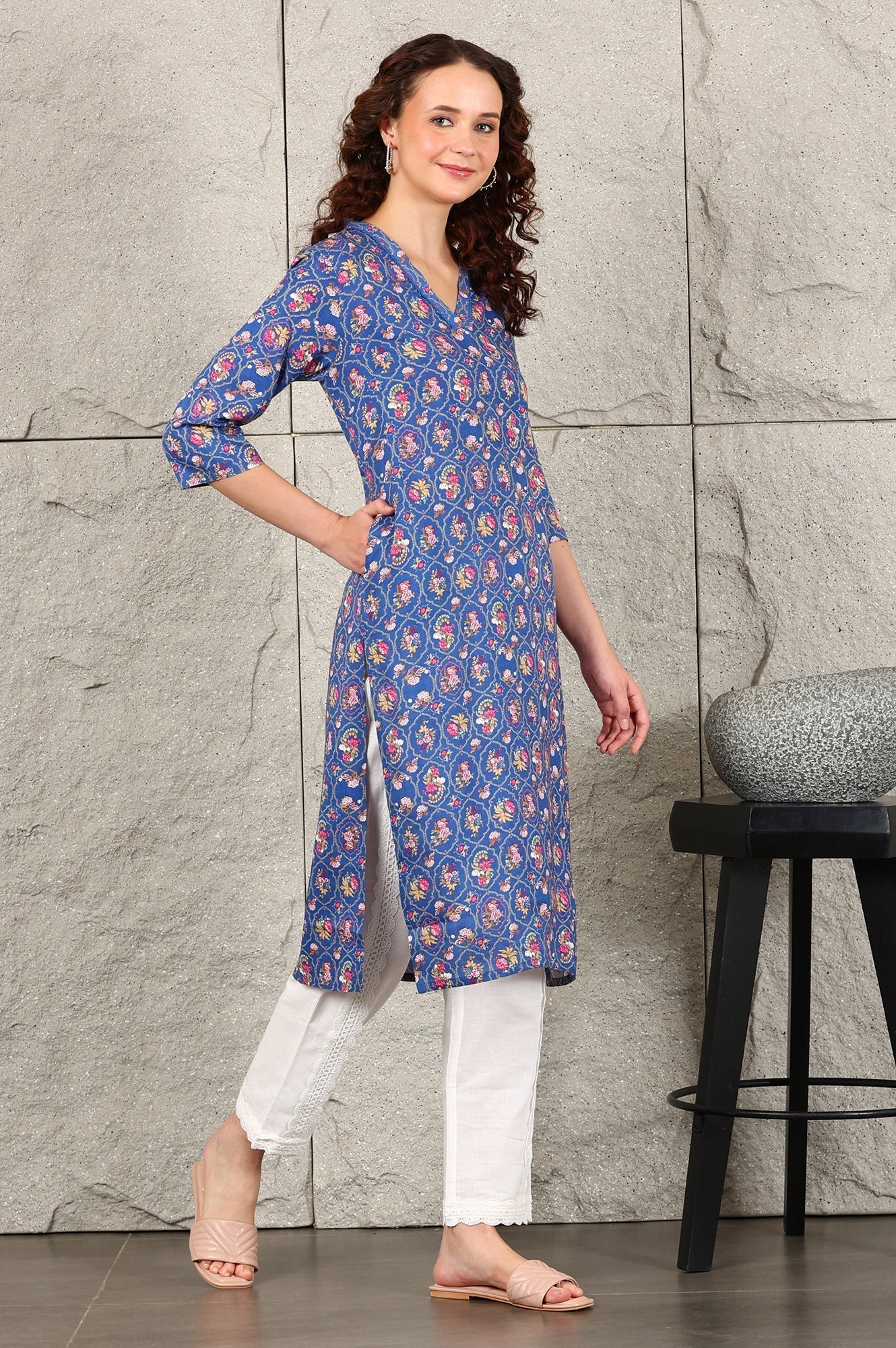 W for Woman Blue Small Buti Floral Printed Straight Kurta With Lace V-Neck