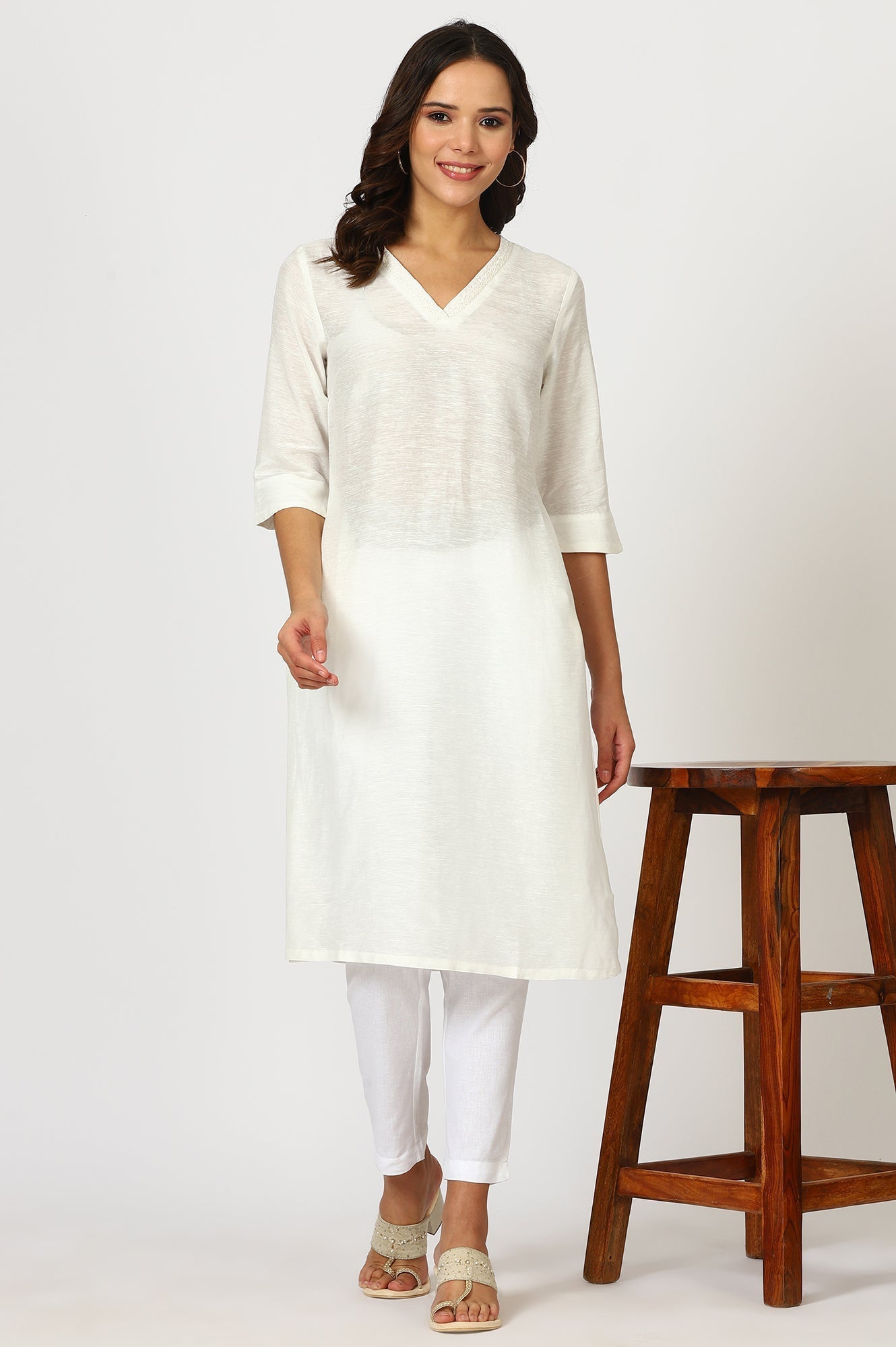 W for Woman Pink Solid Thread Work Rayon Straight Kurta