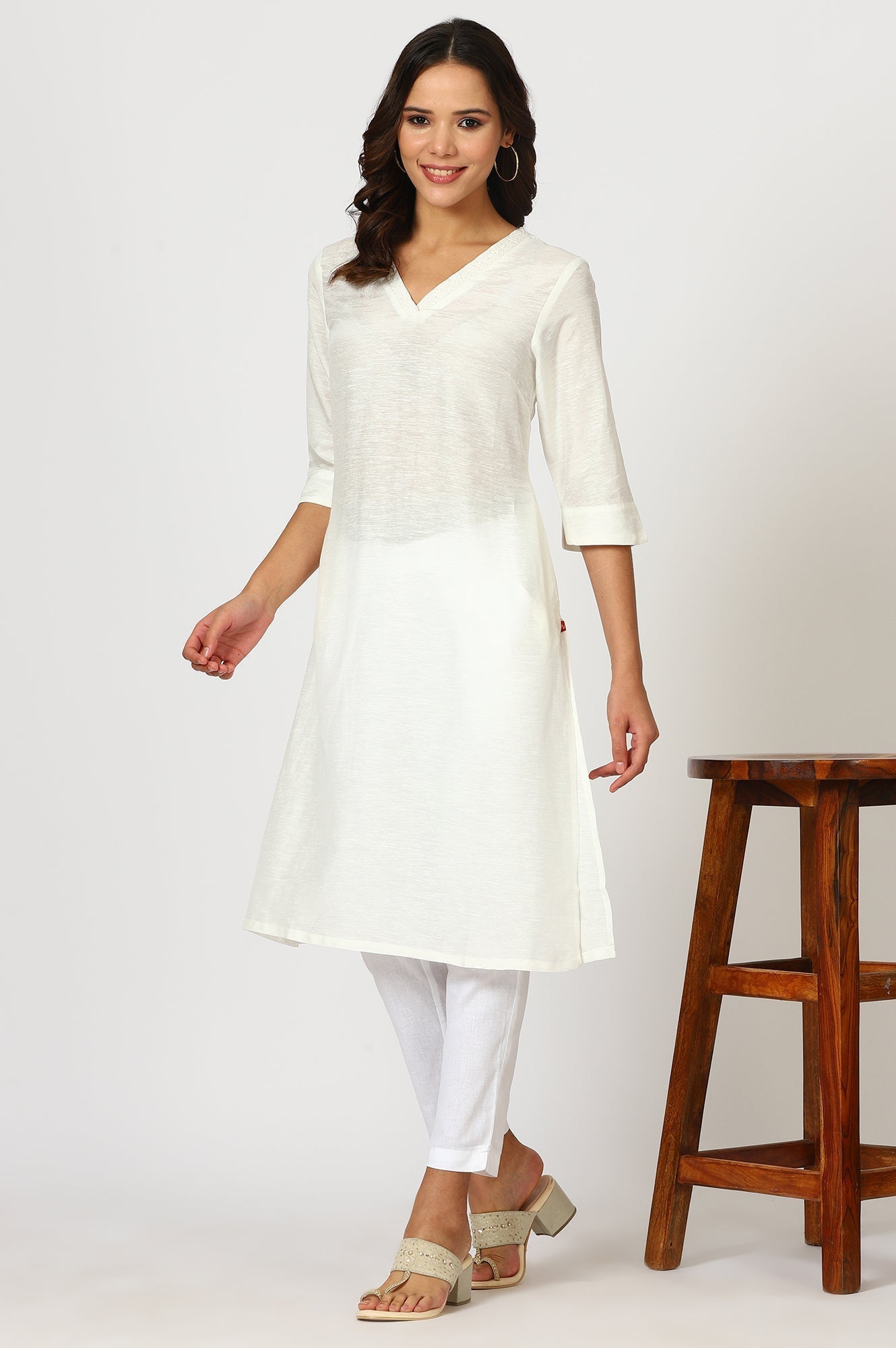 W for Woman Pink Solid Thread Work Rayon Straight Kurta