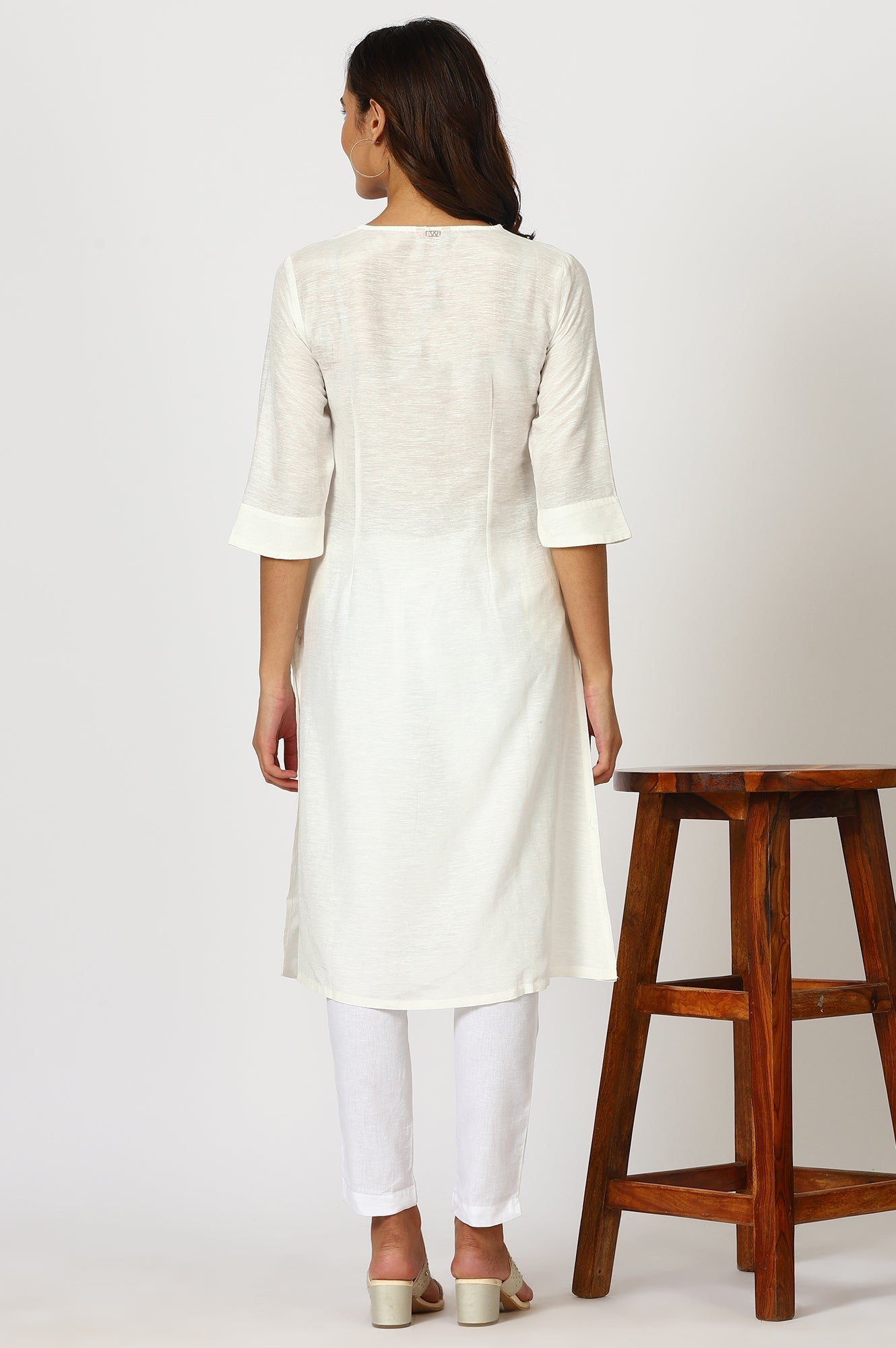 W for Woman Pink Solid Thread Work Rayon Straight Kurta