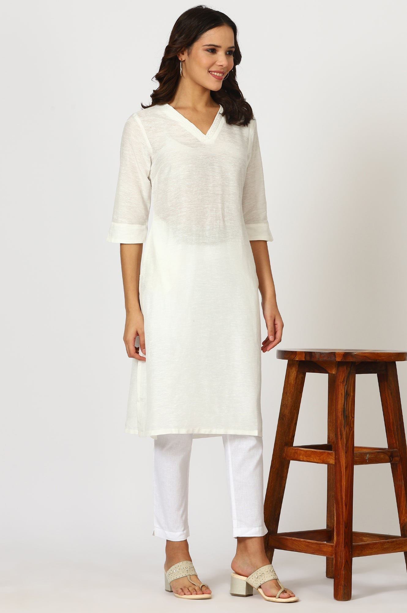 W for Woman Pink Solid Thread Work Rayon Straight Kurta