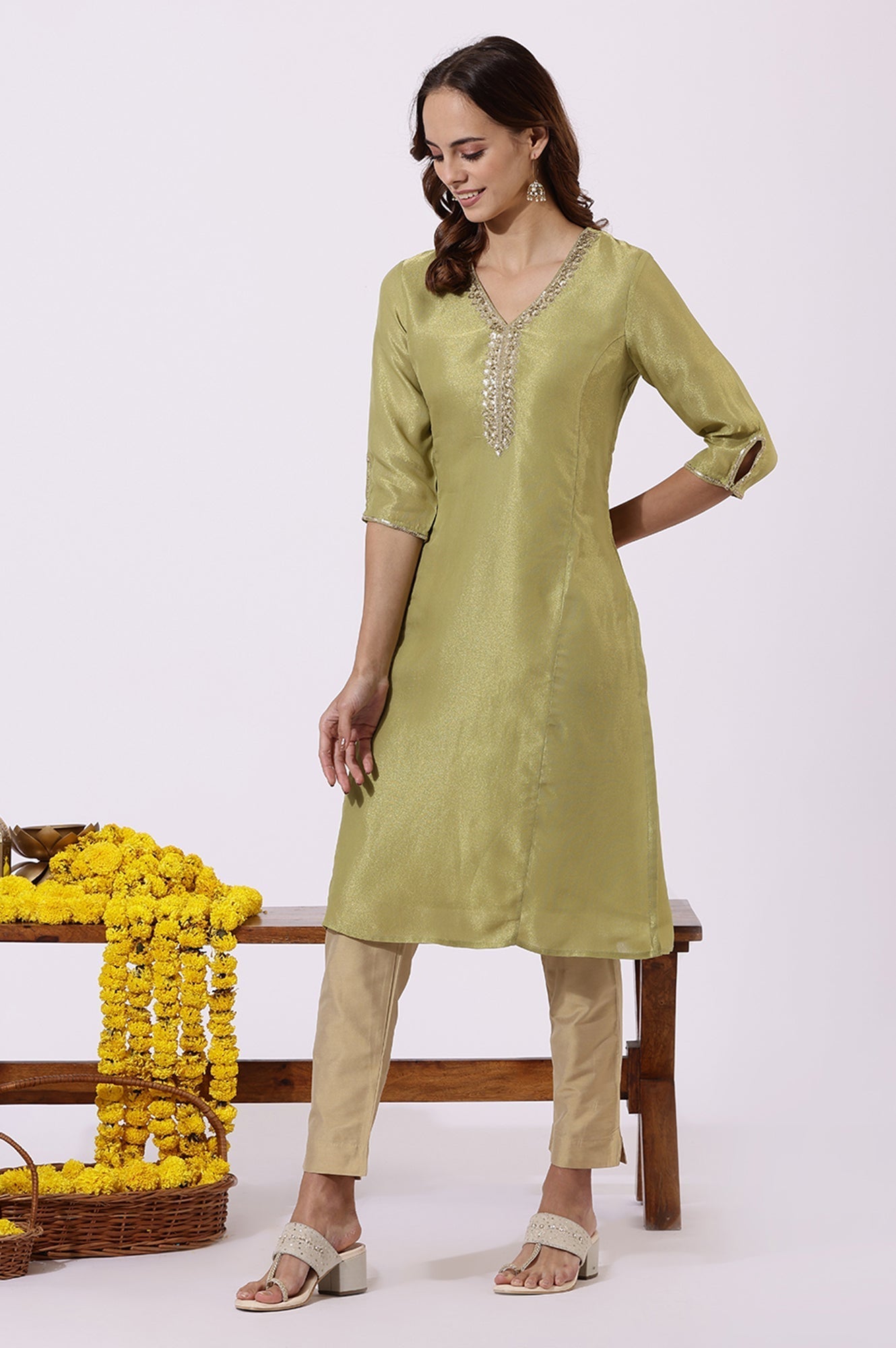 W for Woman Green Solid Straight Kurta