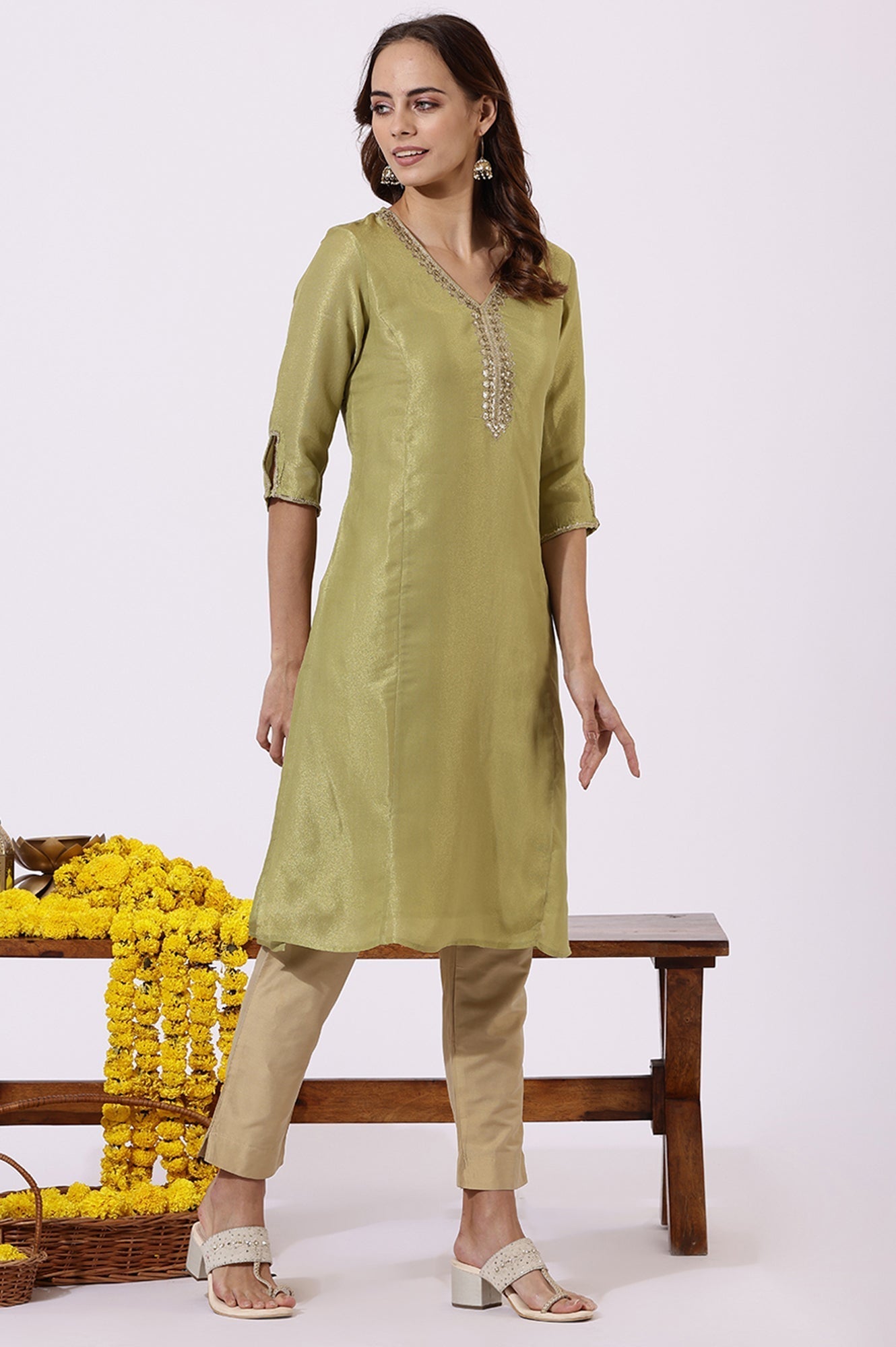 W for Woman Green Solid Straight Kurta