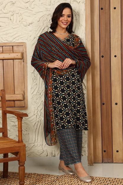 W for Woman Multi-Coloured Stripe Printed Chiffon Dupatta