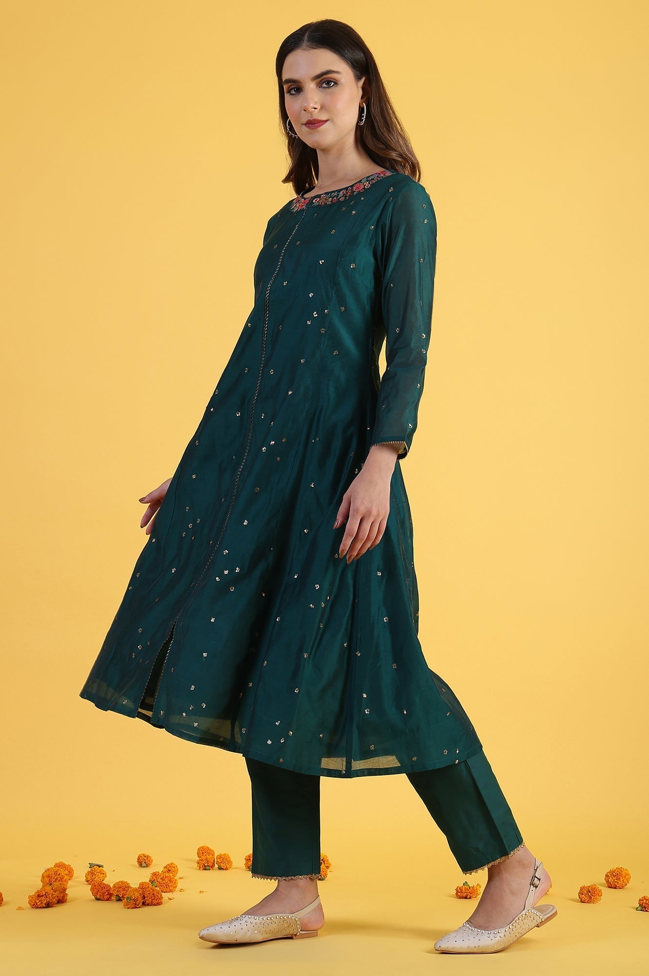 W for Woman Green Solid SequinsFlared Kurta & Straight pant with Dupatta Set