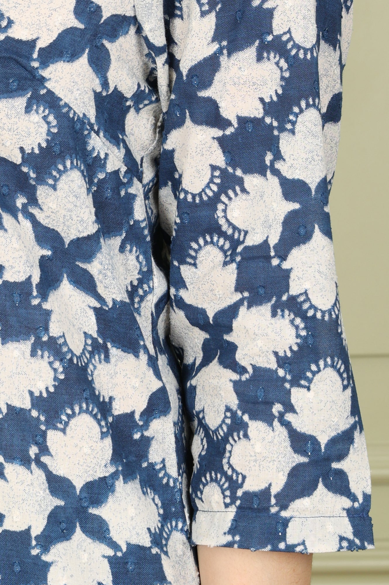W for Woman Blue Floral Printed Cotton Blend Straight Kurta And Pants Co-Ord Set