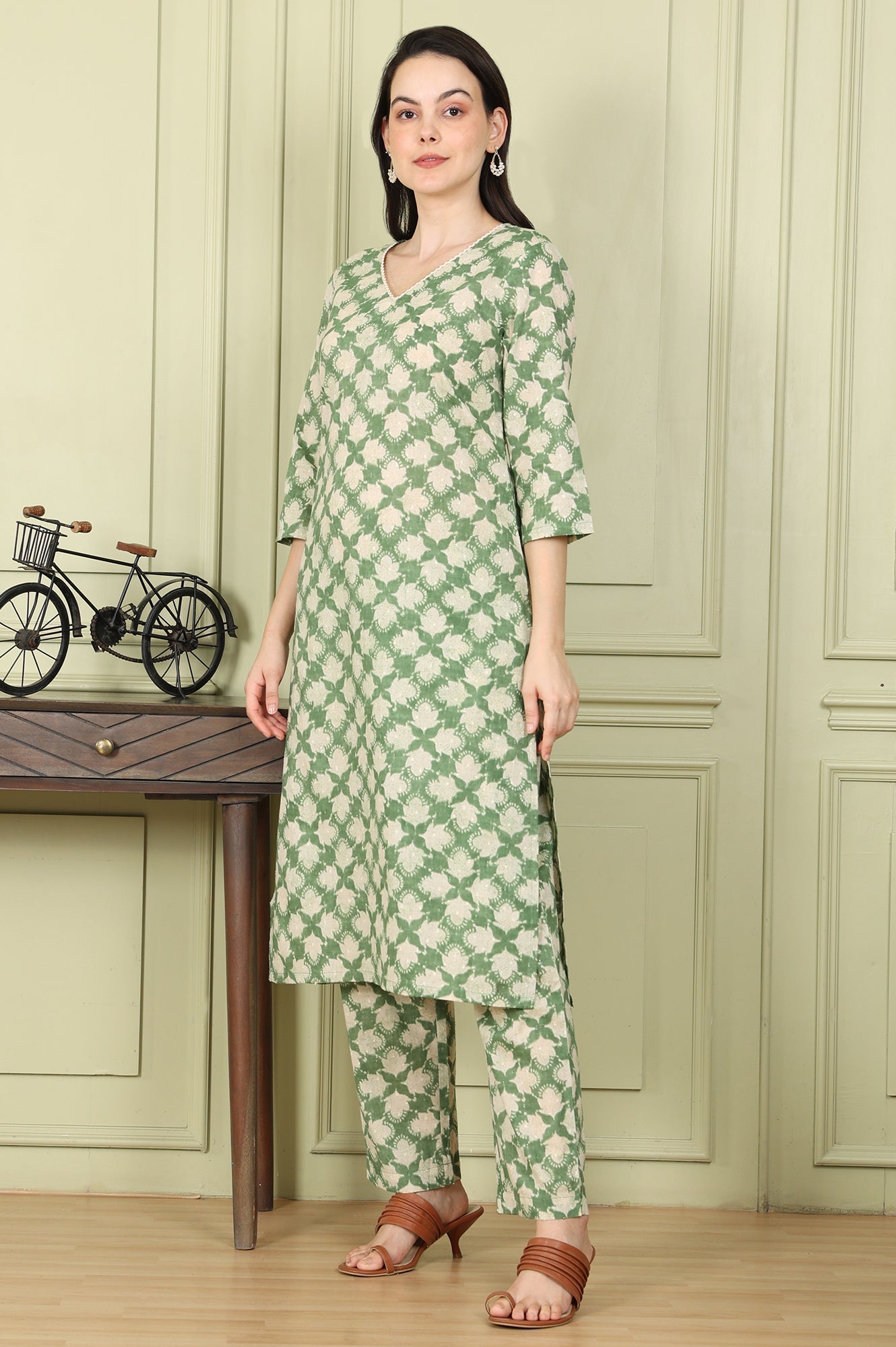 W for Woman Olive Green Floral Printed Cotton Blend Straight Kurta And Pants Co-Ord Set