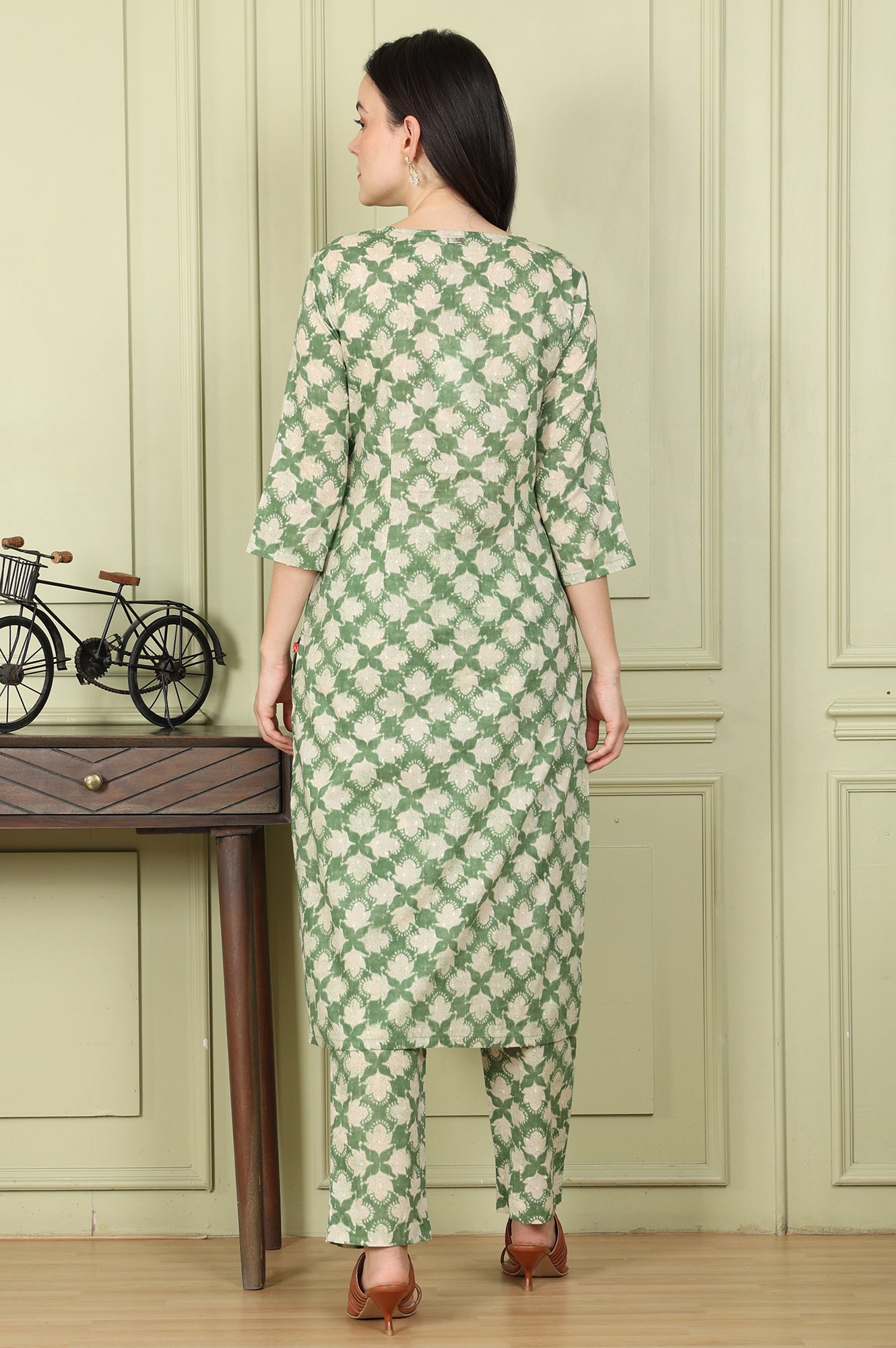 W for Woman Olive Green Floral Printed Cotton Blend Straight Kurta And Pants Co-Ord Set