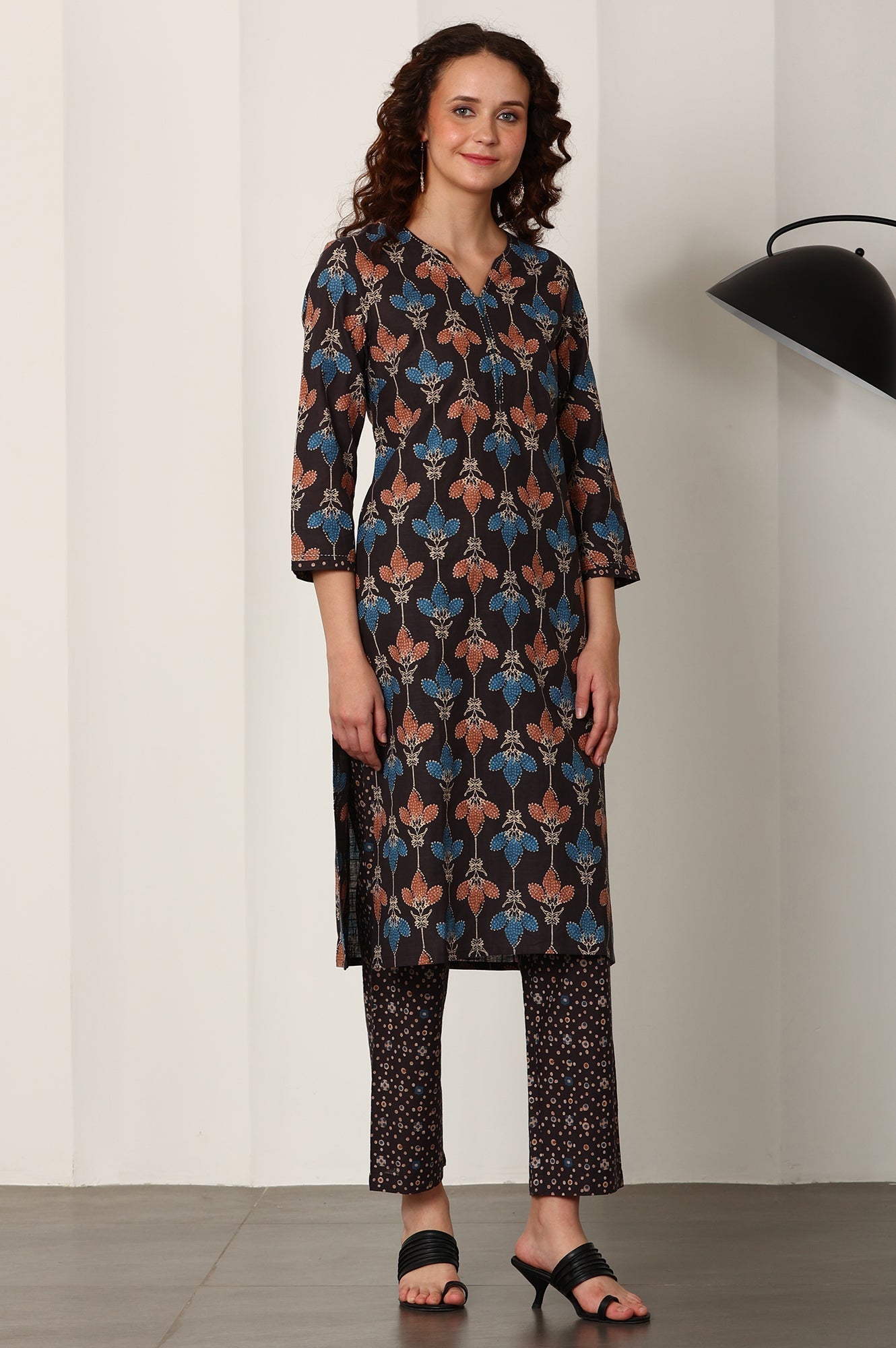 W for Woman Black Floral Printed Pure Cotton Kurta And Pants Co-Ord Set