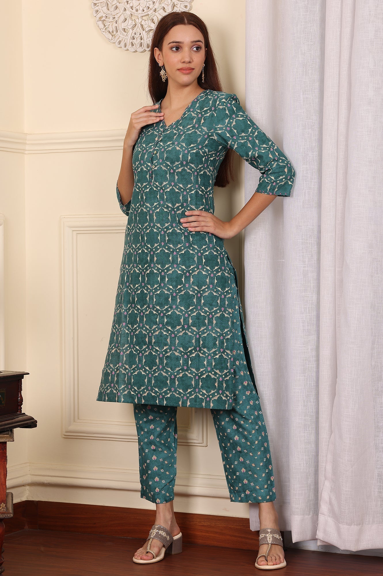 W for Woman Forest Green Geometric Printed Rayon Straight Kurta And Pants Co-Ord Set