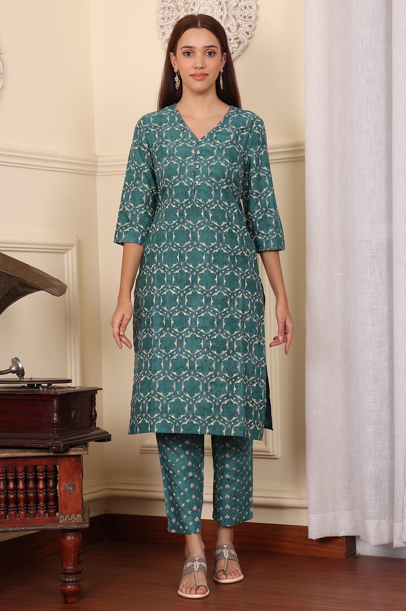 W for Woman Forest Green Geometric Printed Rayon Straight Kurta And Pants Co-Ord Set