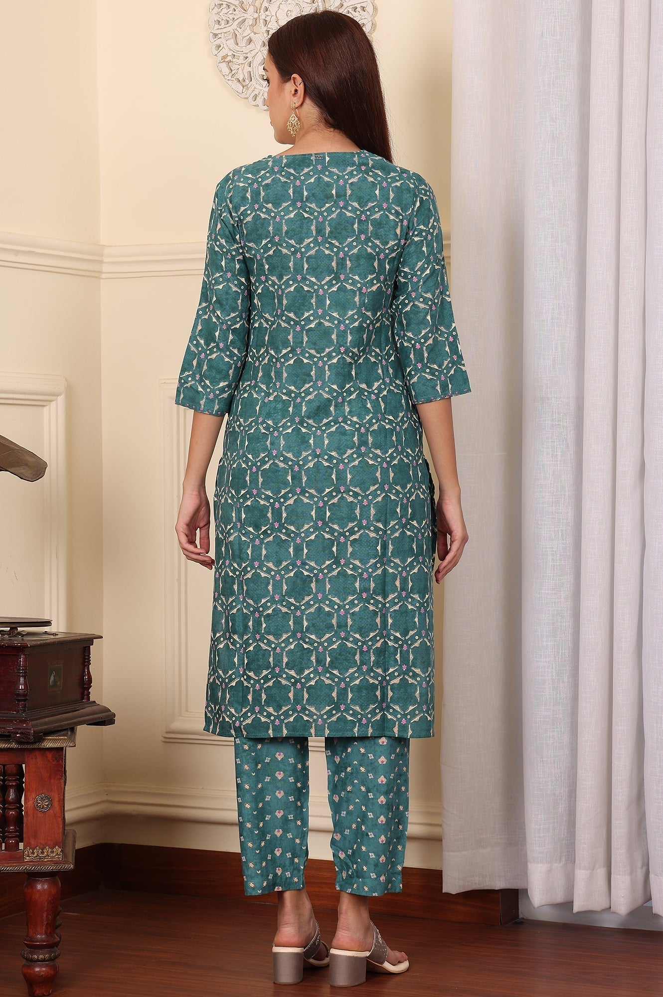 W for Woman Forest Green Geometric Printed Rayon Straight Kurta And Pants Co-Ord Set