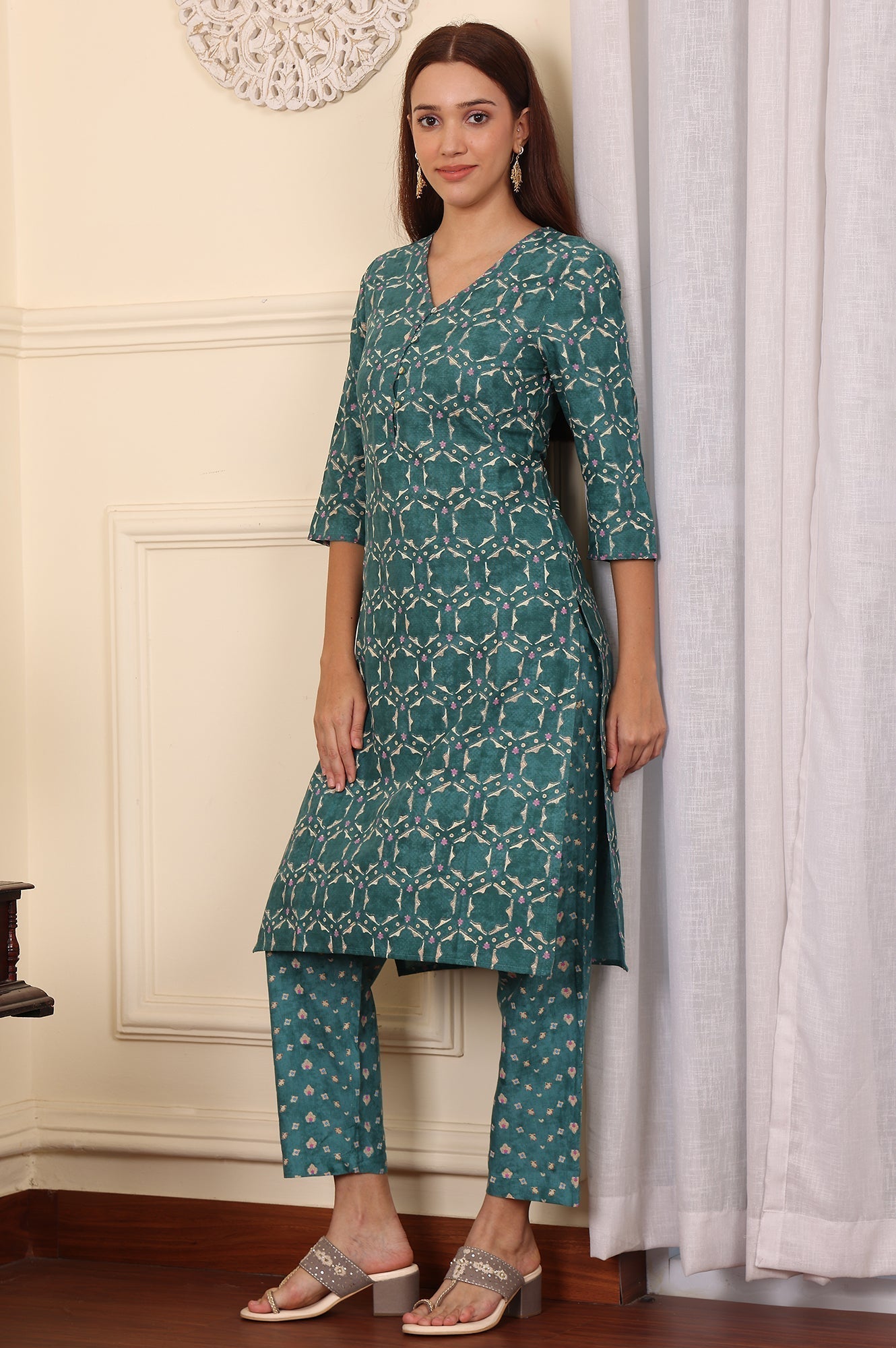 W for Woman Forest Green Geometric Printed Rayon Straight Kurta And Pants Co-Ord Set