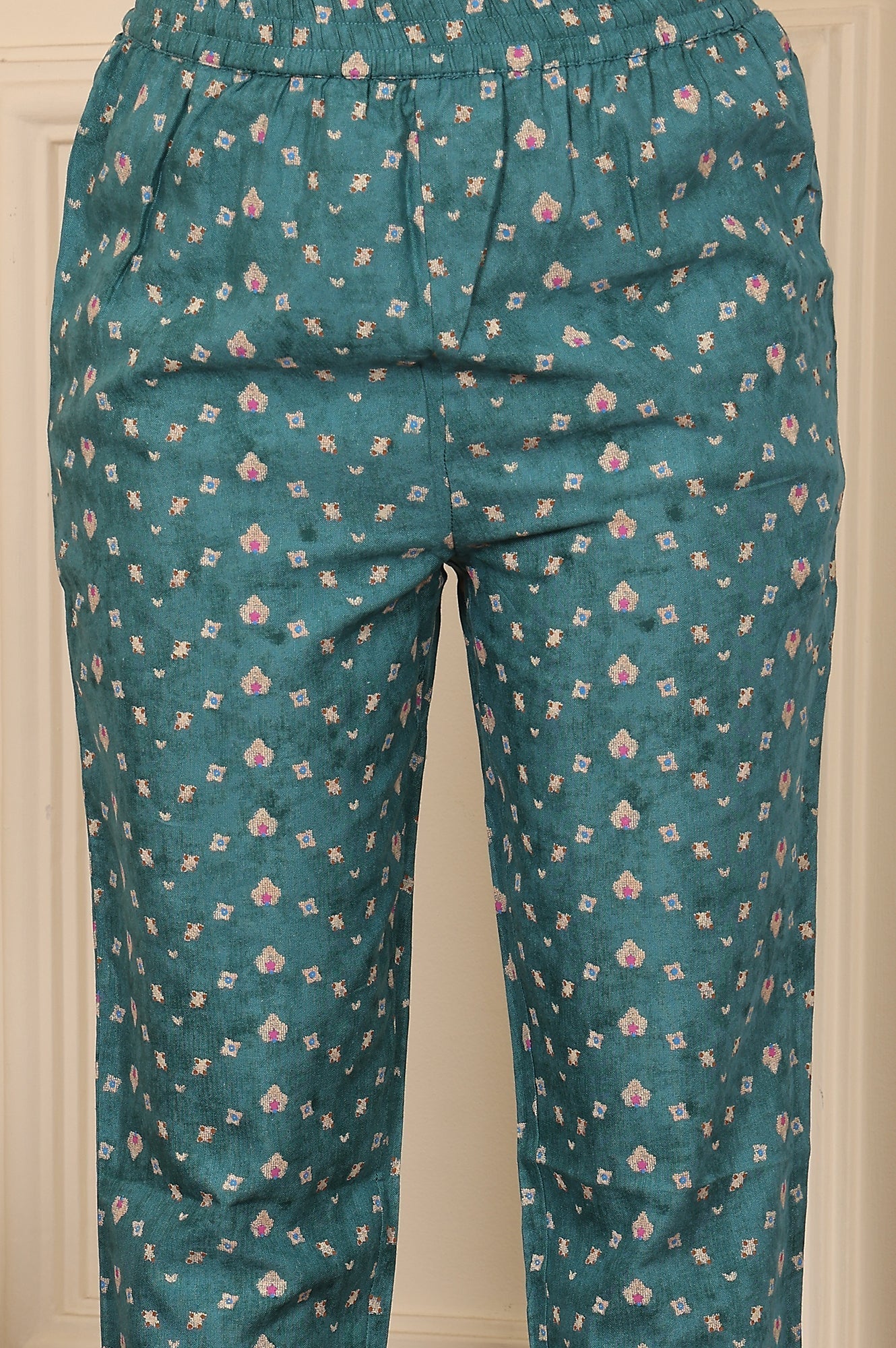 W for Woman Forest Green Geometric Printed Rayon Straight Kurta And Pants Co-Ord Set